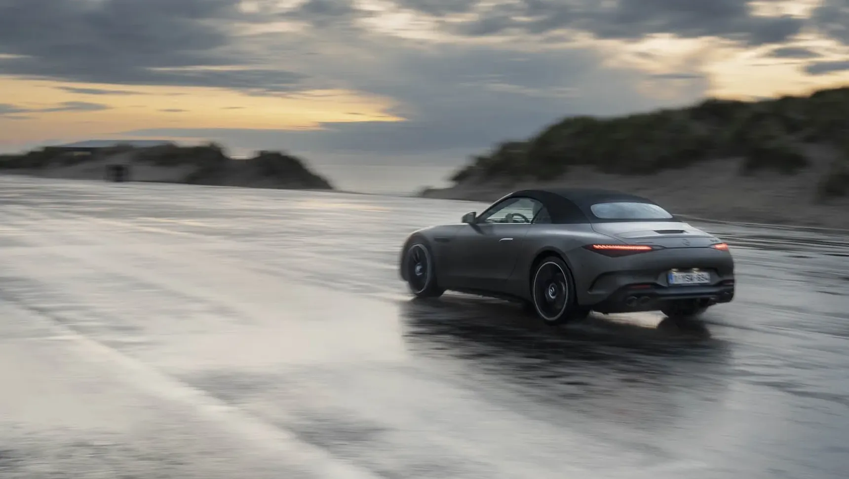 2024 Mercedes-AMG SL43 iphone background rolling shot rear