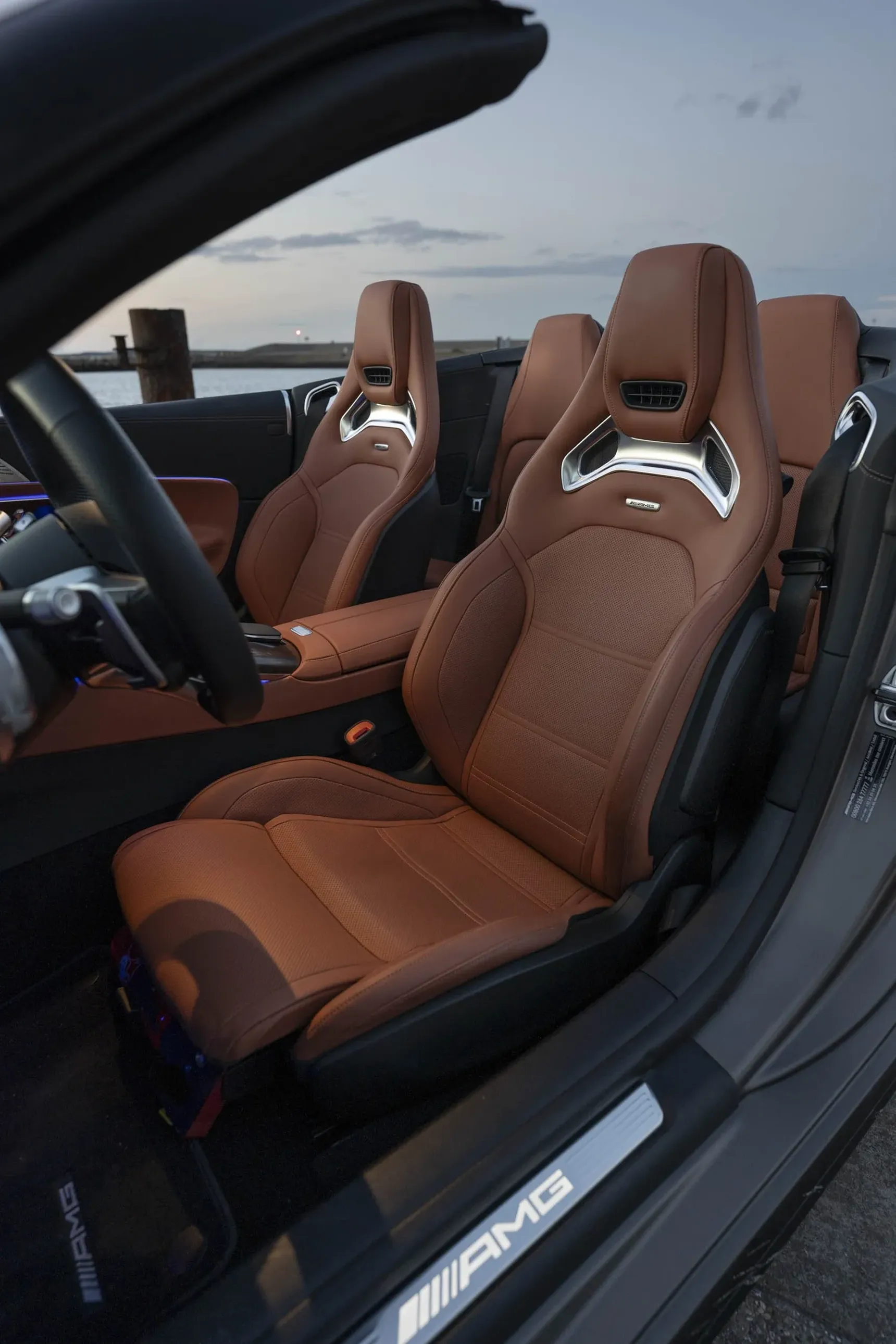 2024 Mercedes-AMG SL43 interior cognac brown seats