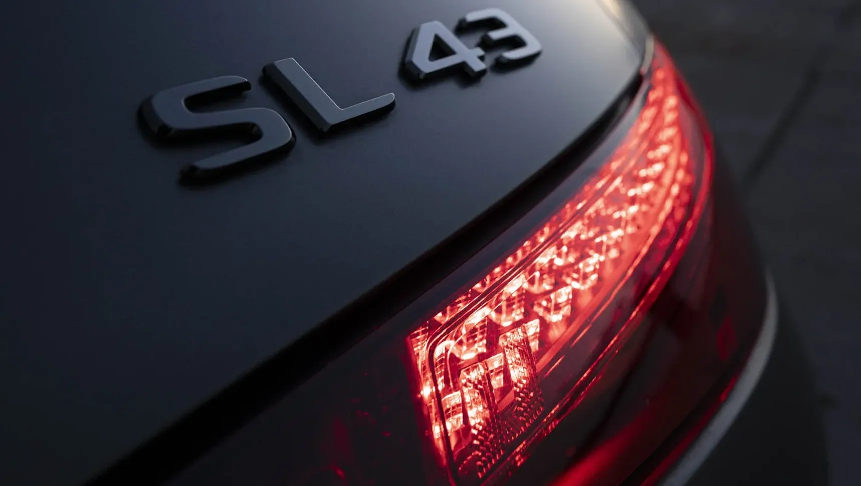 2024 Mercedes-AMG SL43 badge