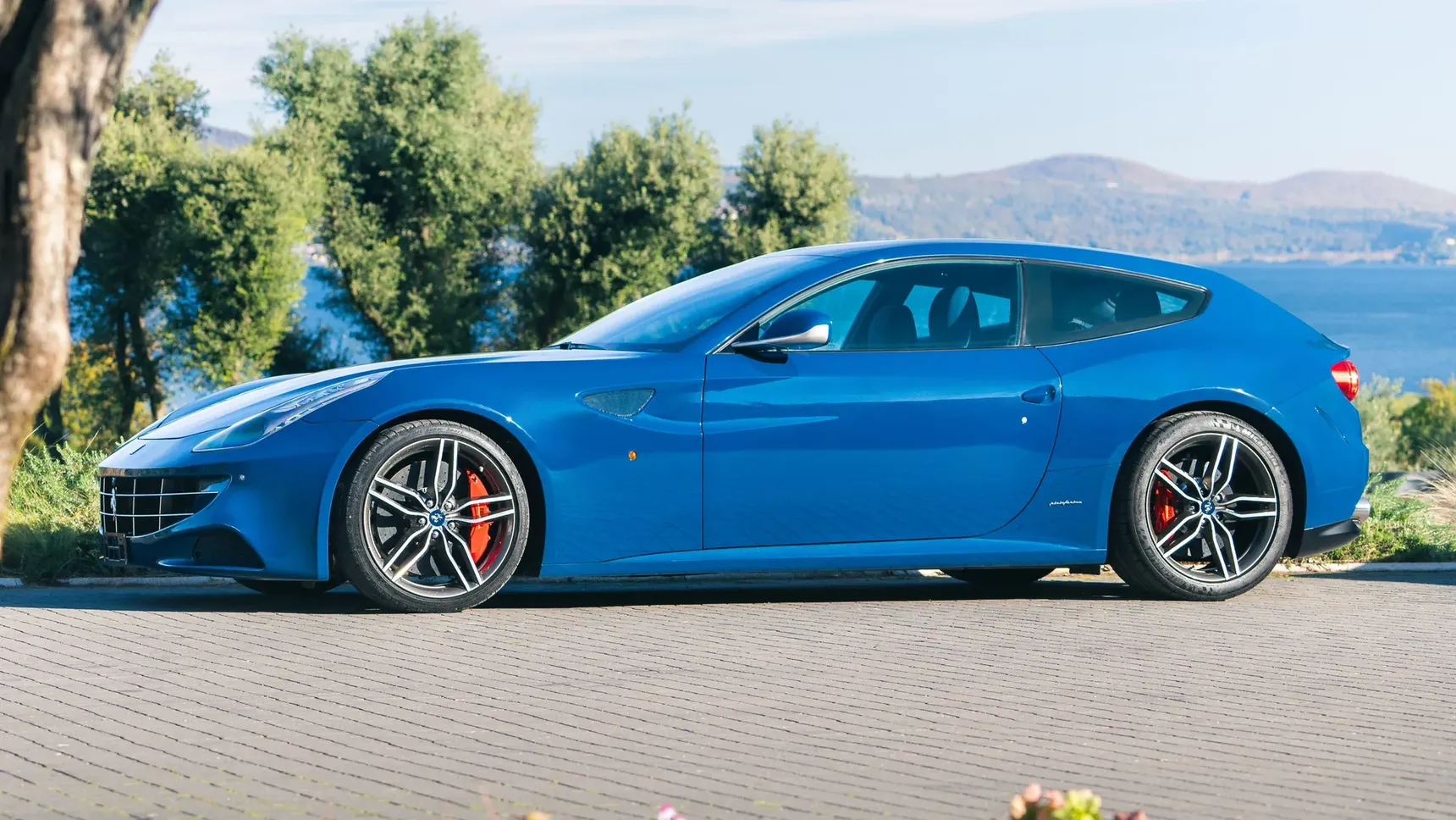 2013-Ferrari-FF-John-Elkann-Nuovo-Blu-RMSothebys-Paris-HD