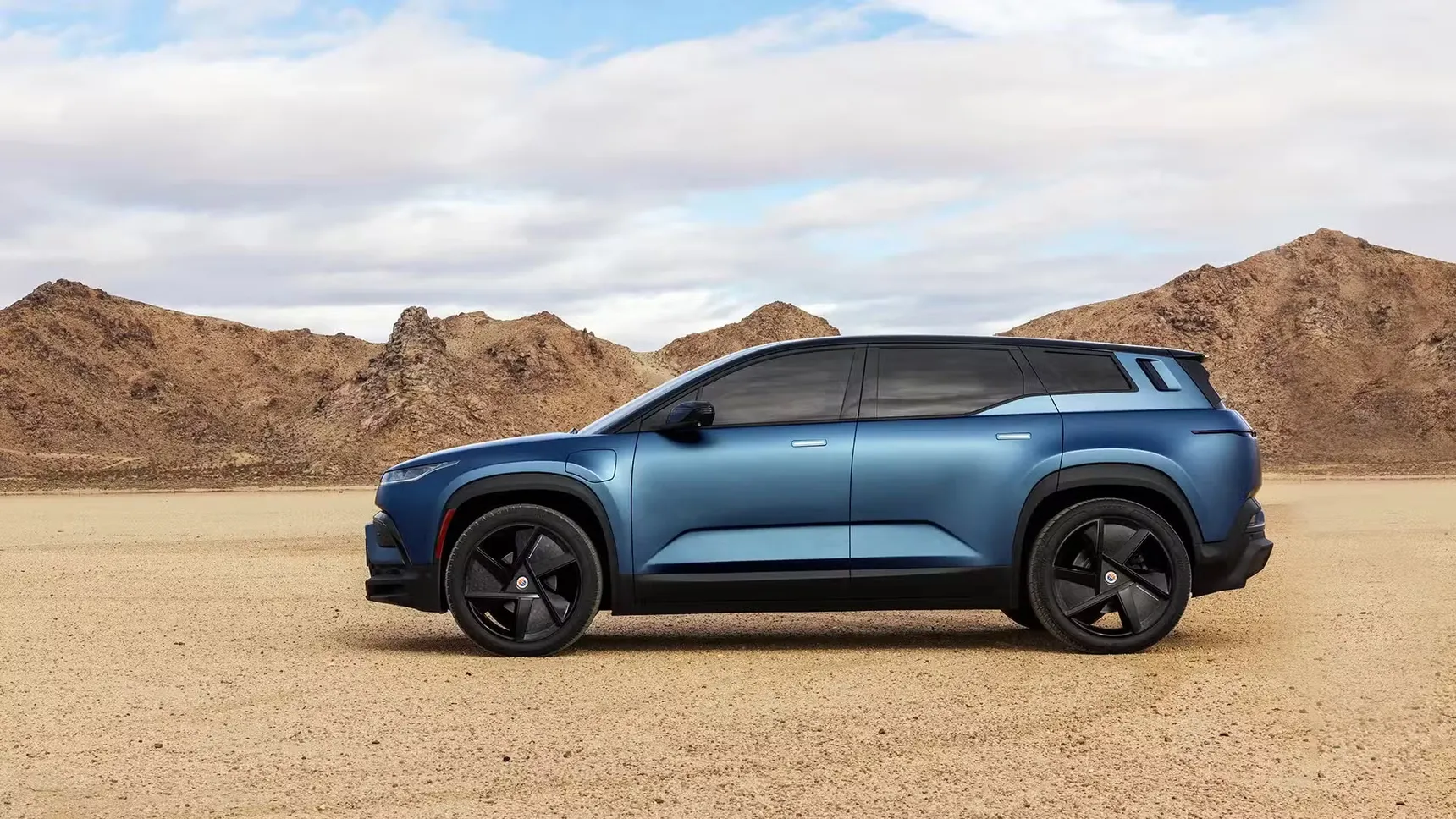 2026_Fisker_Ocean_Side_View_Blue_Exterior_Wallpaper_HD