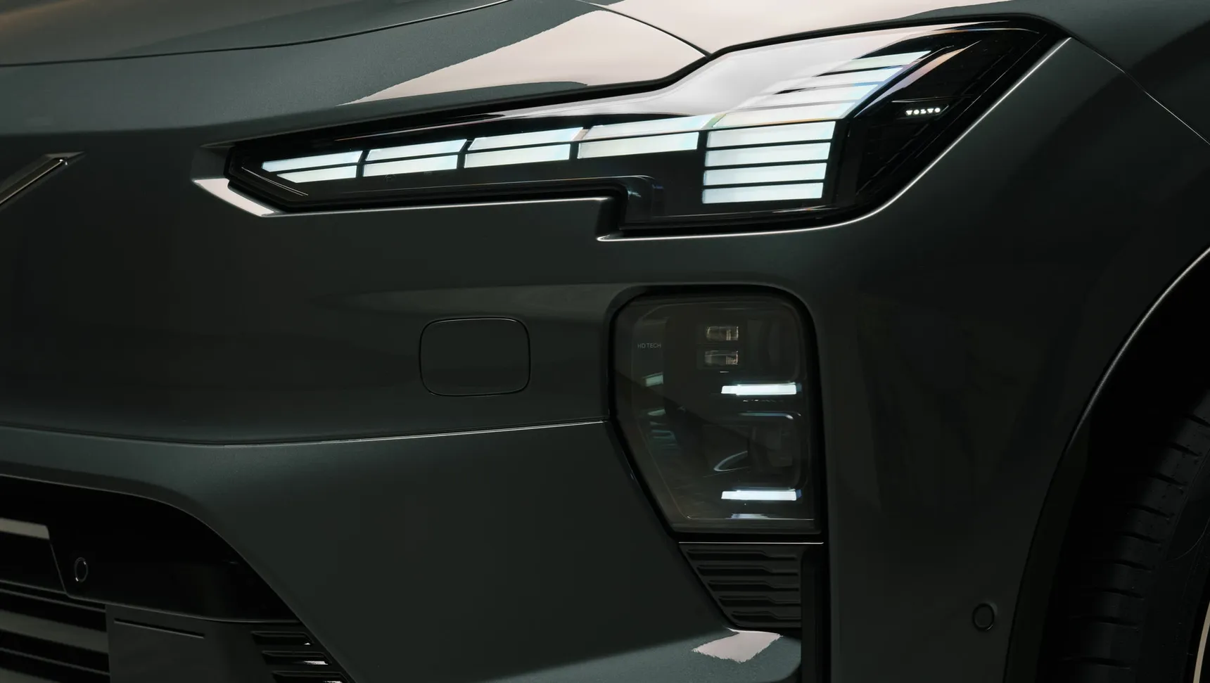2026-Volvo-EX60-HeadLight-Wallpaper-HD