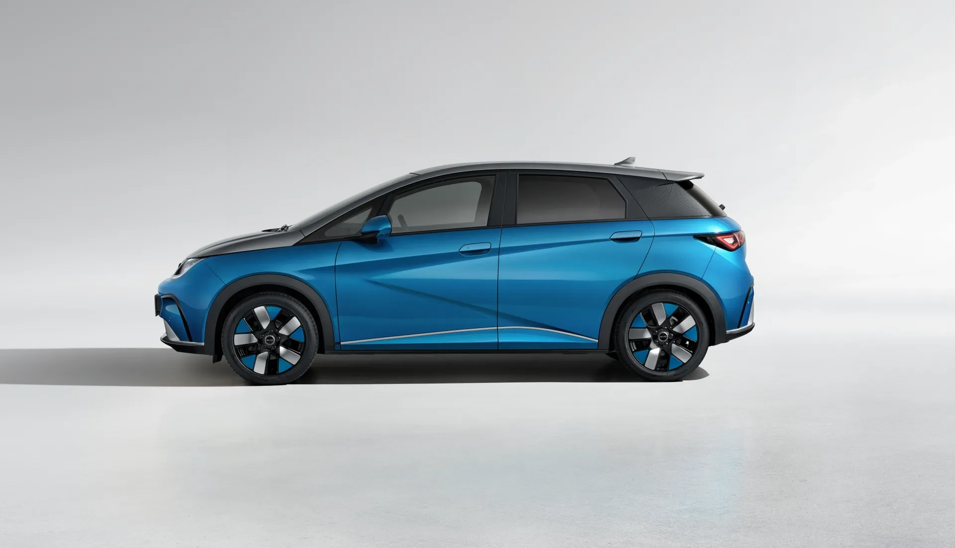 2025_BYD_DOLPHIN_Pure_Electric_Hatchback_HD