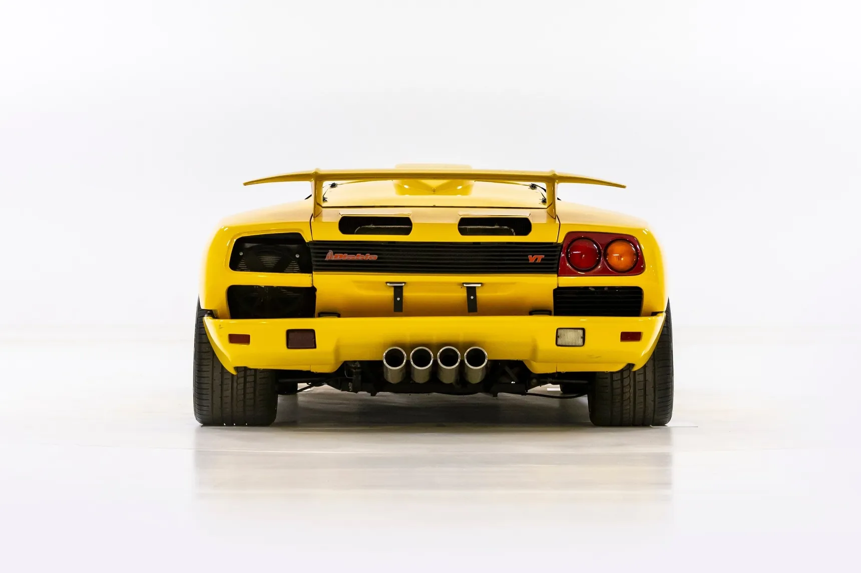 Lamborghini-Diablo-SV-W16-Engine-Concept-Car-Exterior
