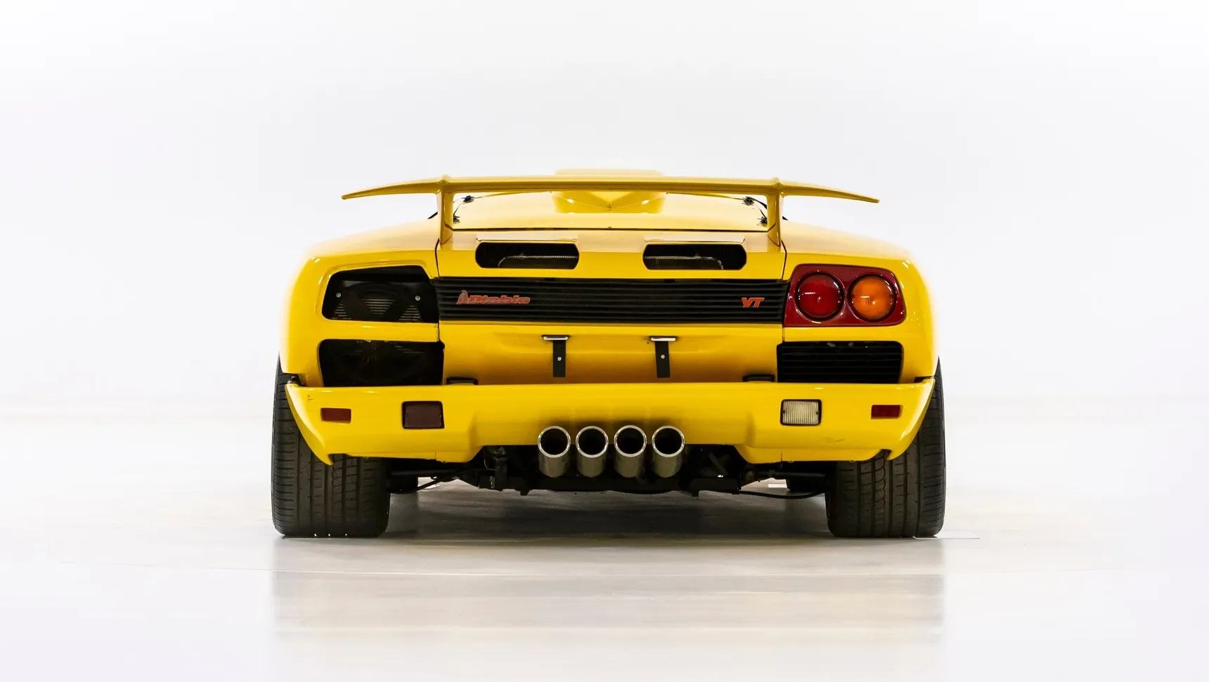 Lamborghini-Diablo-SV-W16-Engine-Concept-Car-Exterior