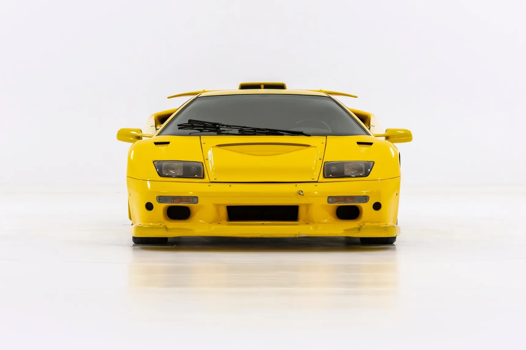 Lamborghini-Diablo-SV-W16-Engine-Concept-Car-Exterior-Front