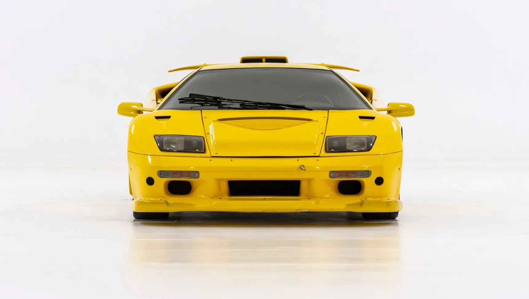 Lamborghini-Diablo-SV-W16-Engine-Concept-Car-Exterior-Front