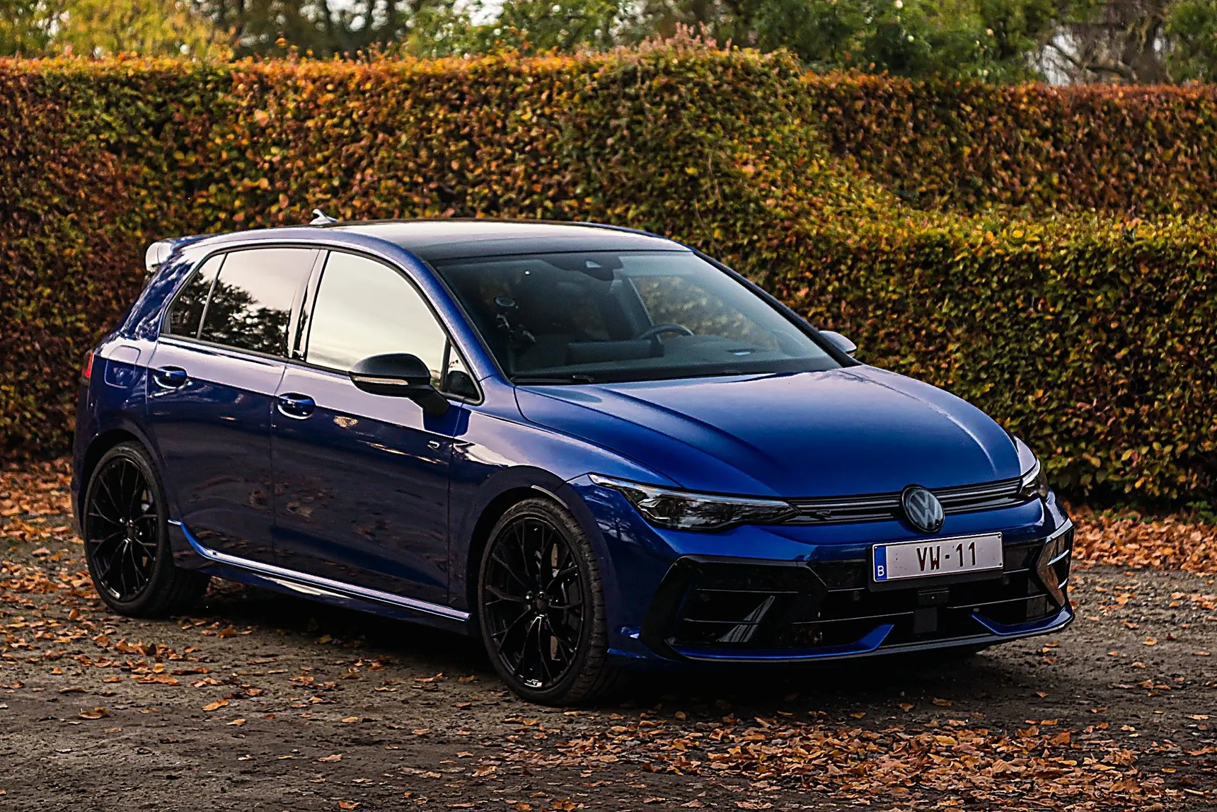 Volkswagen_Golf_8.5_R_Black_Edition_Lapiz_Blue_Metallic_Review_2025_333hp_4MOTION_Wallpaper_HD