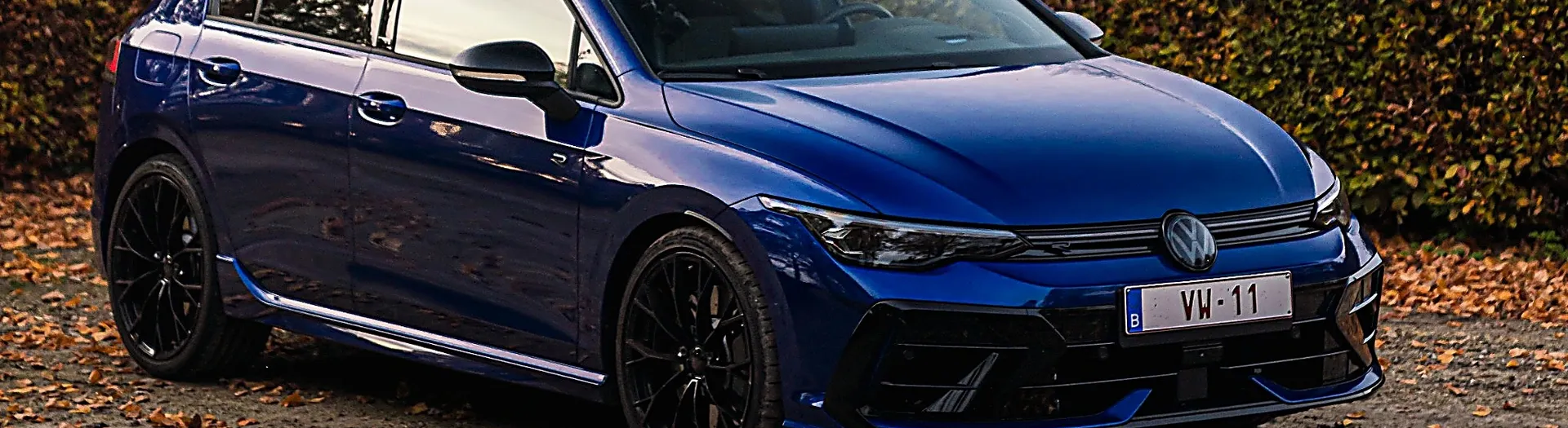 Volkswagen_Golf_8.5_R_Black_Edition_Lapiz_Blue_Metallic_Review_2025_333hp_4MOTION_Wallpaper_HD