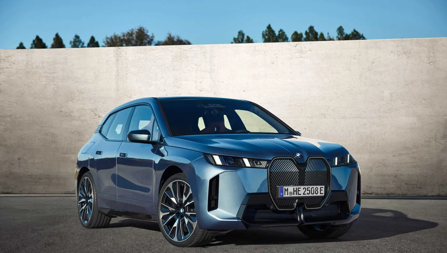 Best electric cars below 90.000 € 2026 BMW iX Arctic Race Blue