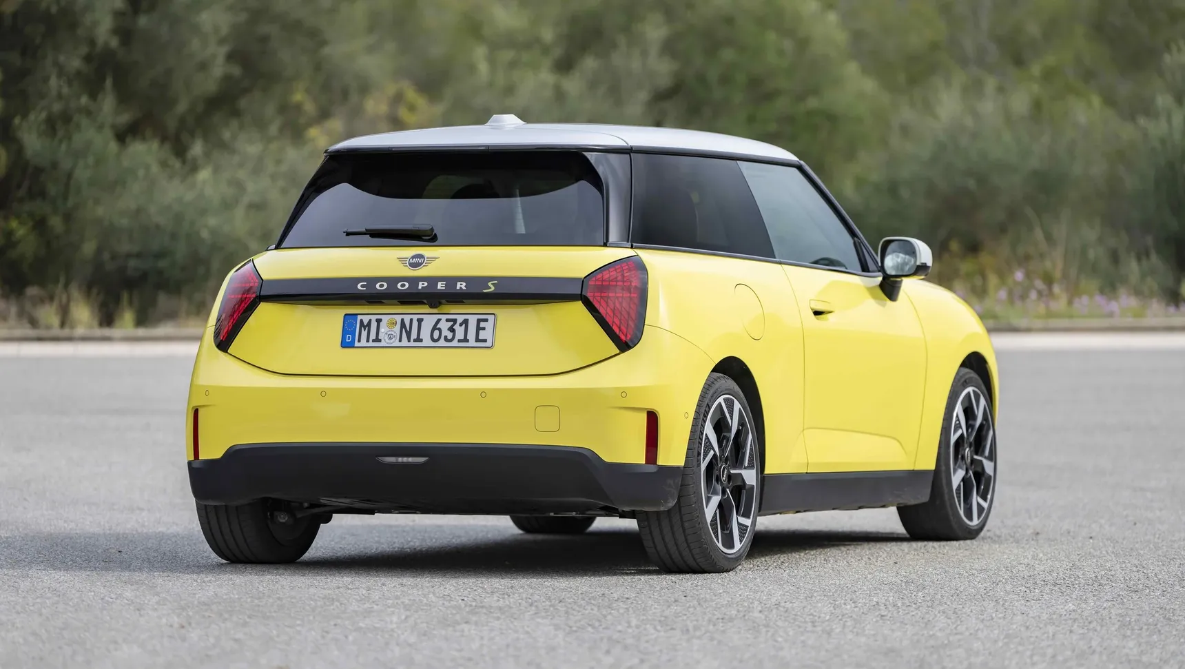 2024 MINI Cooper SE Sunny Side Yellow White Roof rear