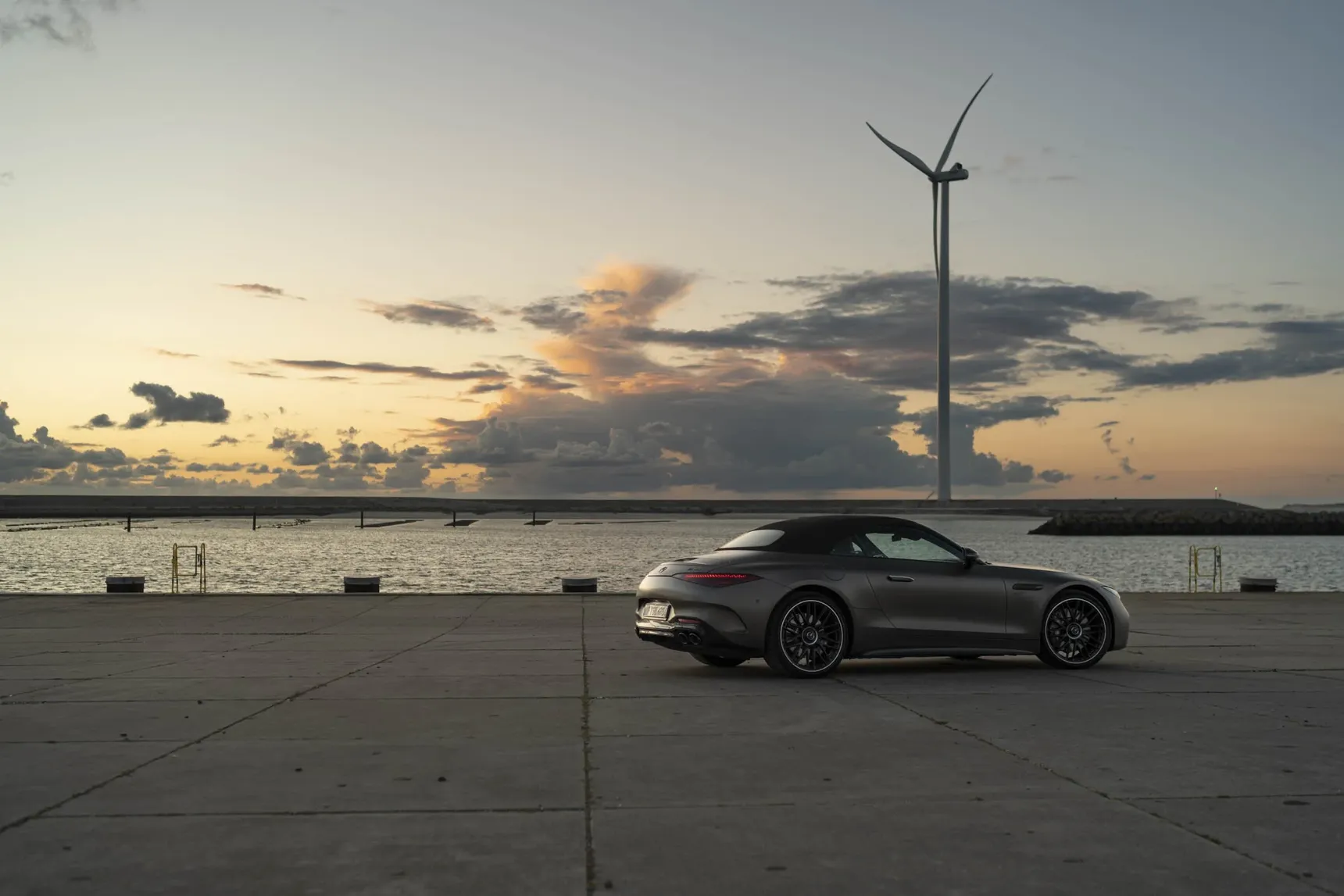 2024 Mercedes-AMG SL43 side profile