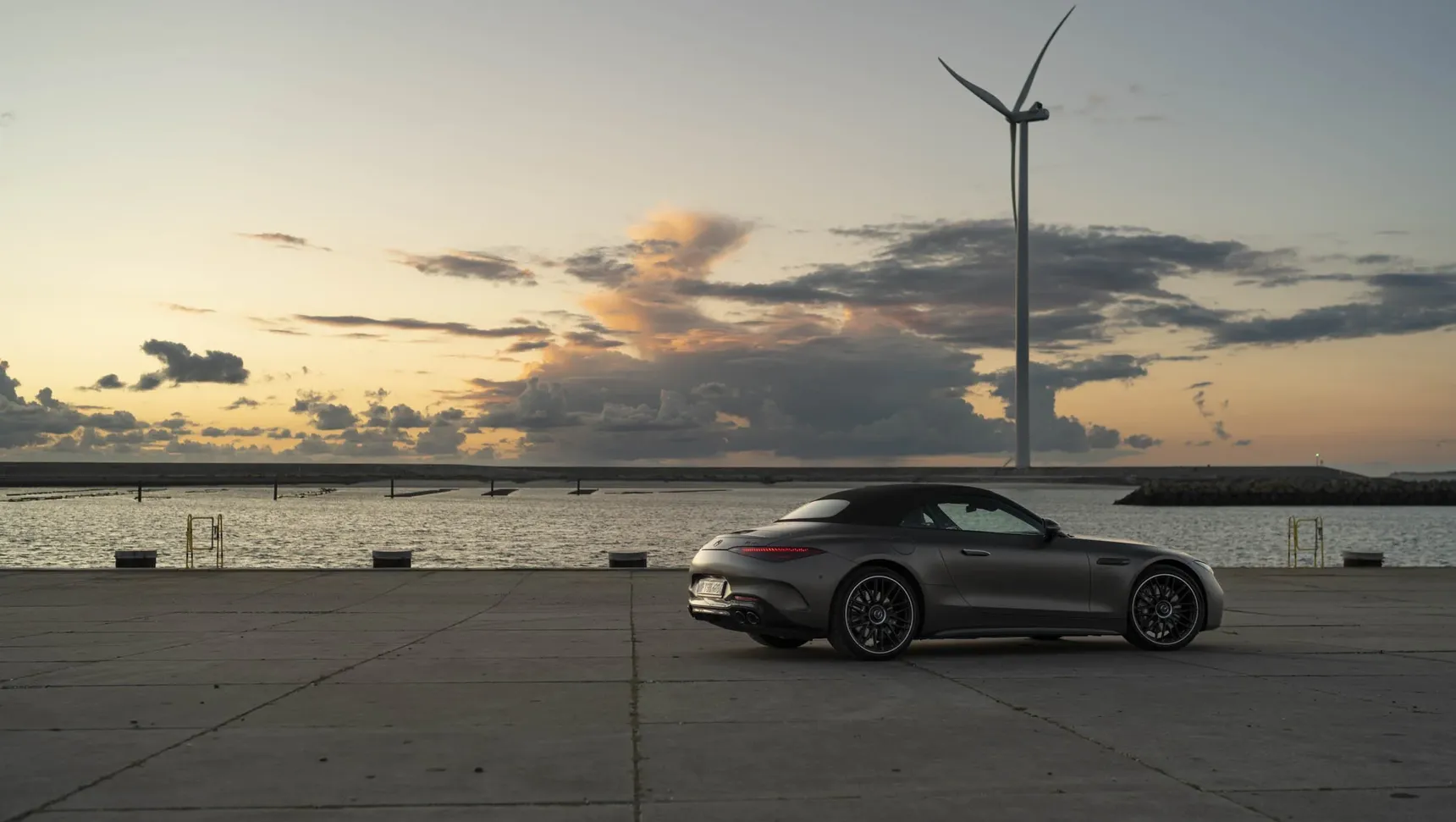 2024 Mercedes-AMG SL43 side profile