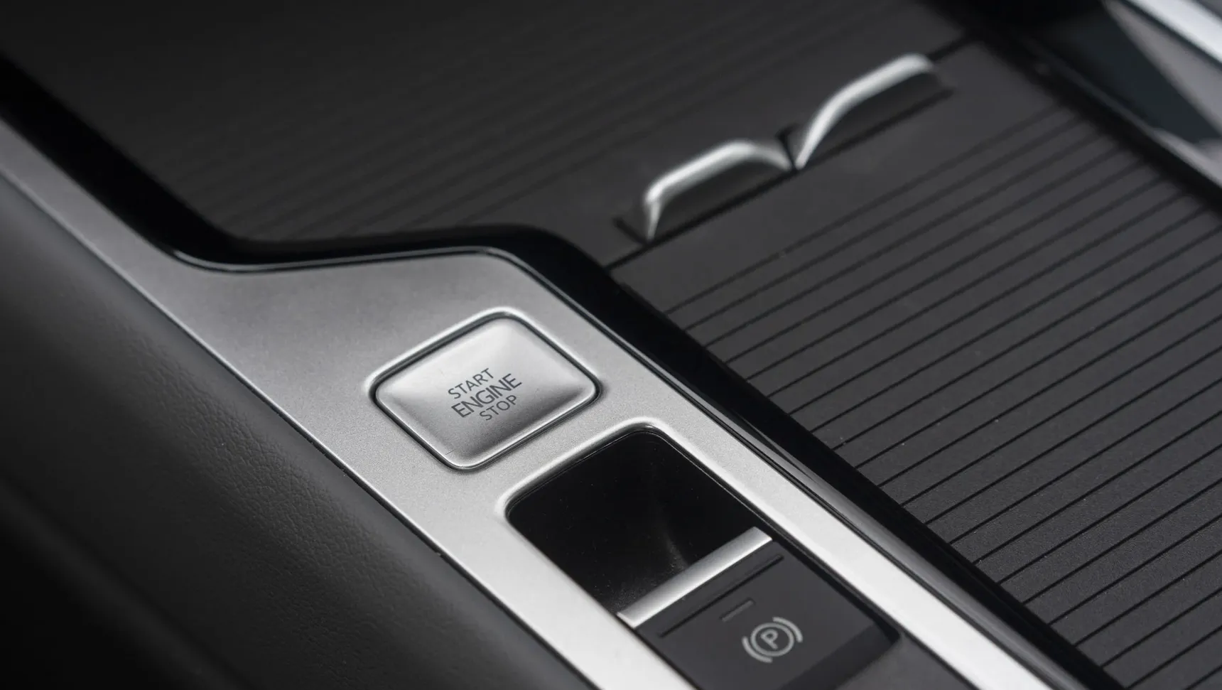 2025 Volkswagen Passat interior