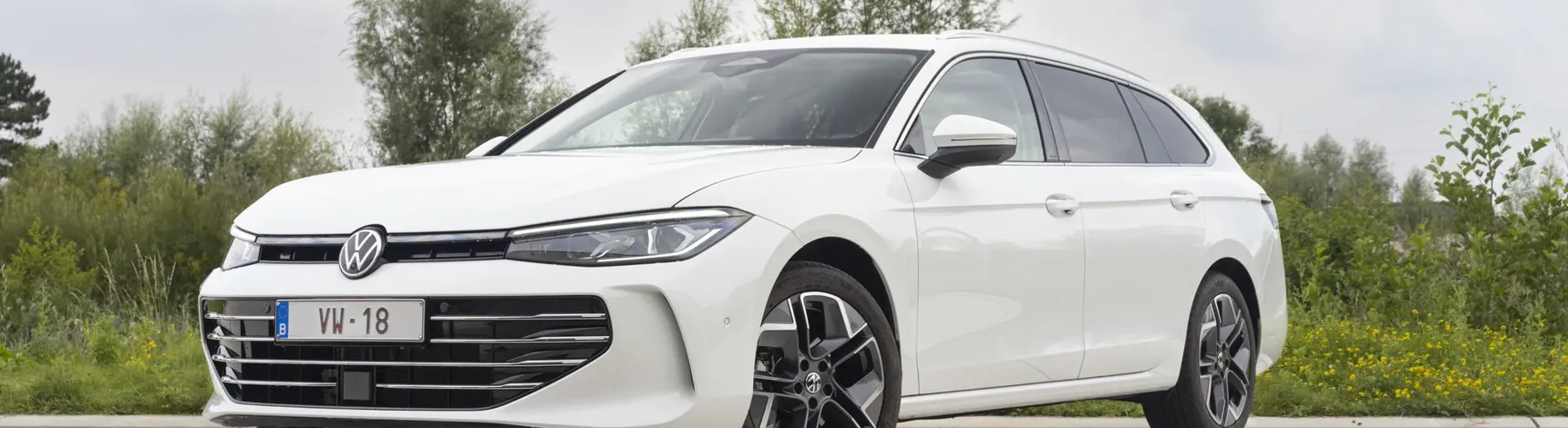 2025 Volkswagen Passat front 3/4