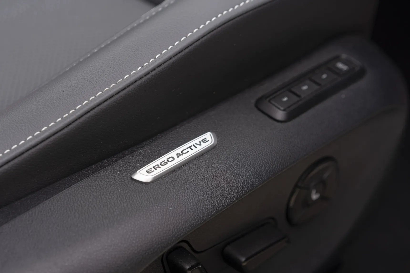 2025 Volkswagen Passat interior massage seat