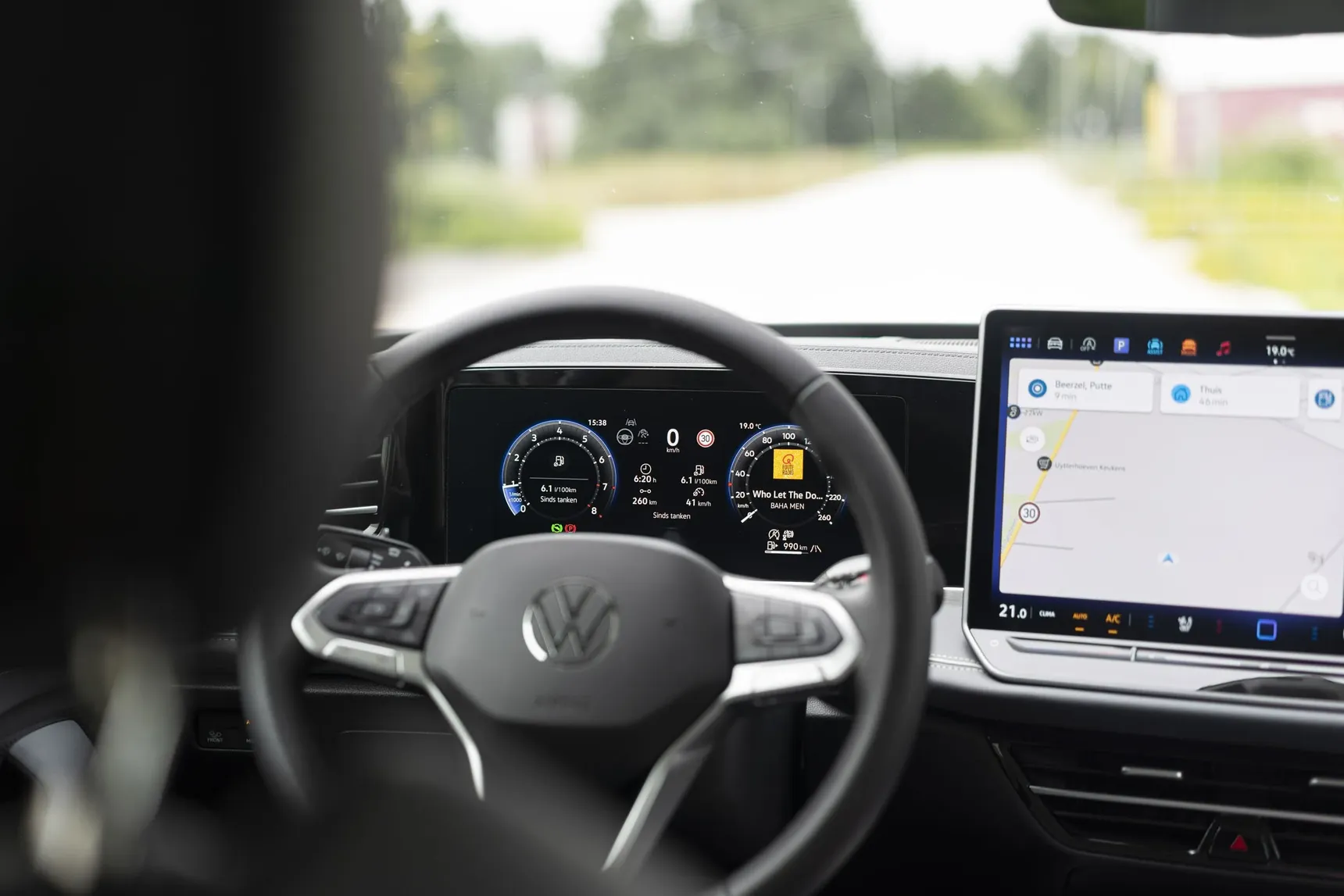 2025 Volkswagen Passat interior