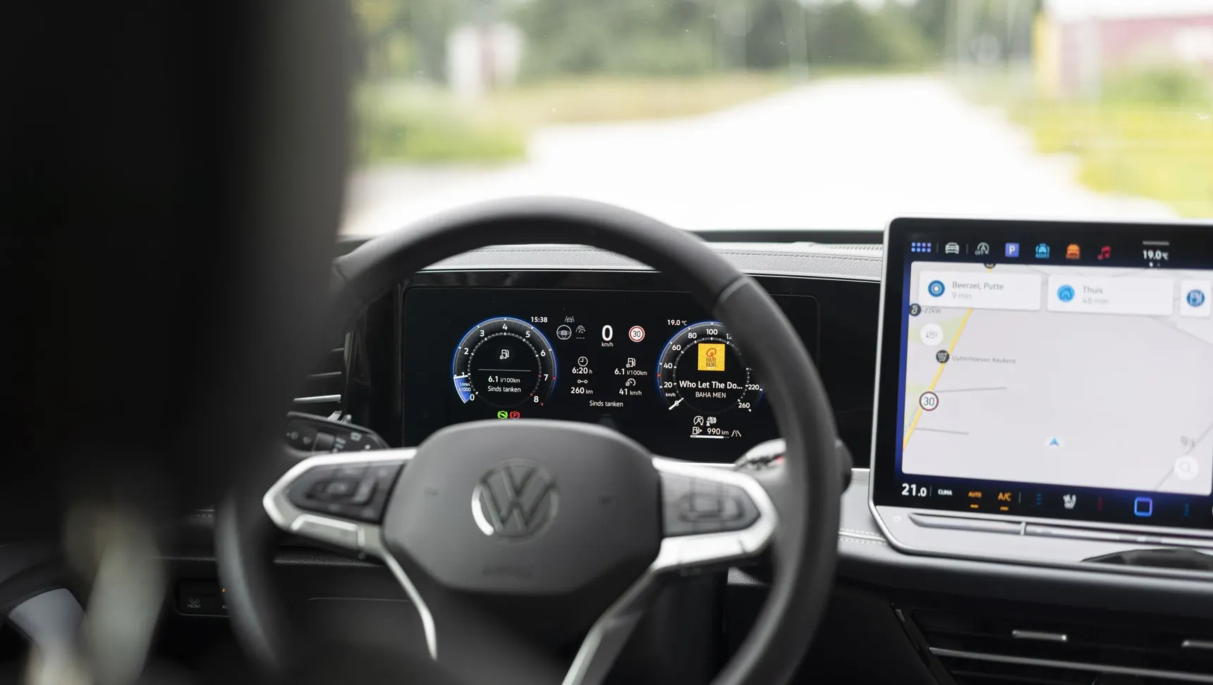 2025 Volkswagen Passat interior