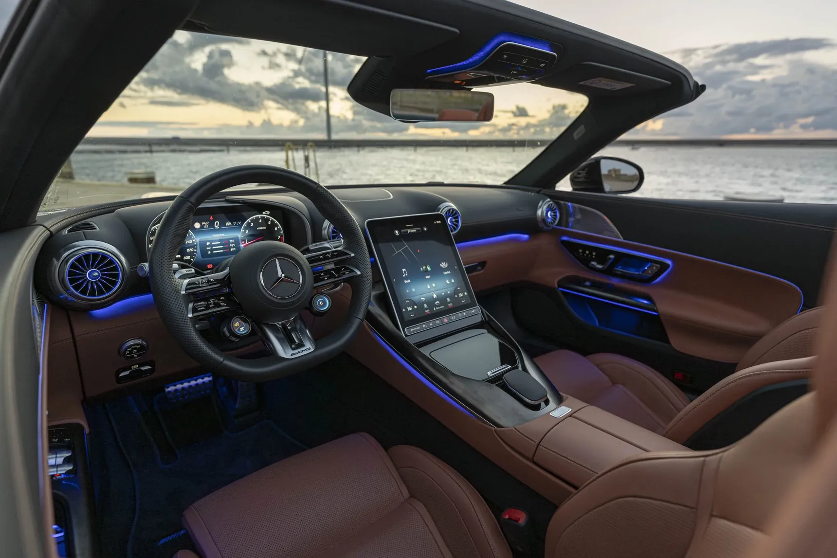 2024 Mercedes-AMG SL43 interior brown cognac seats steering wheel