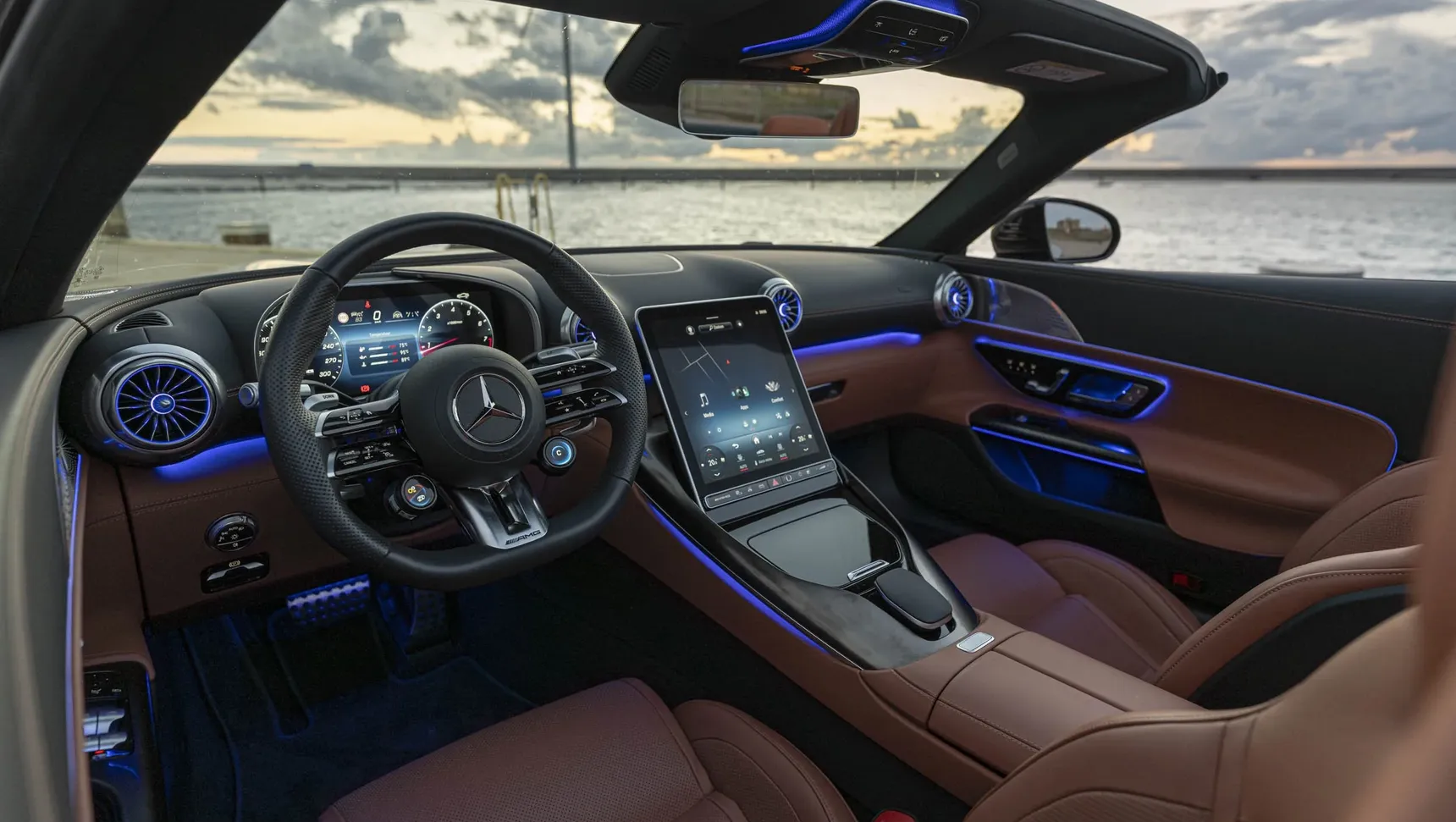 2024 Mercedes-AMG SL43 interior brown cognac seats steering wheel