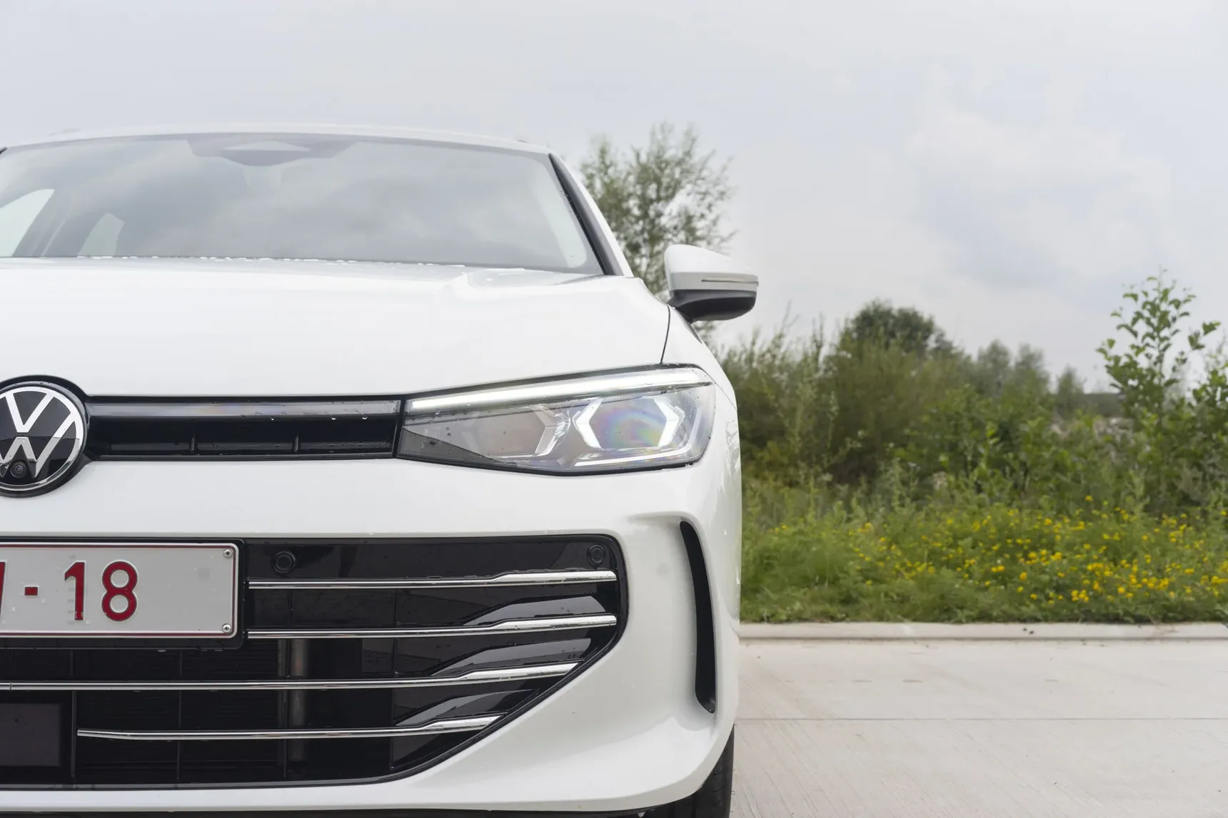 2025 Volkswagen Passat front headlight