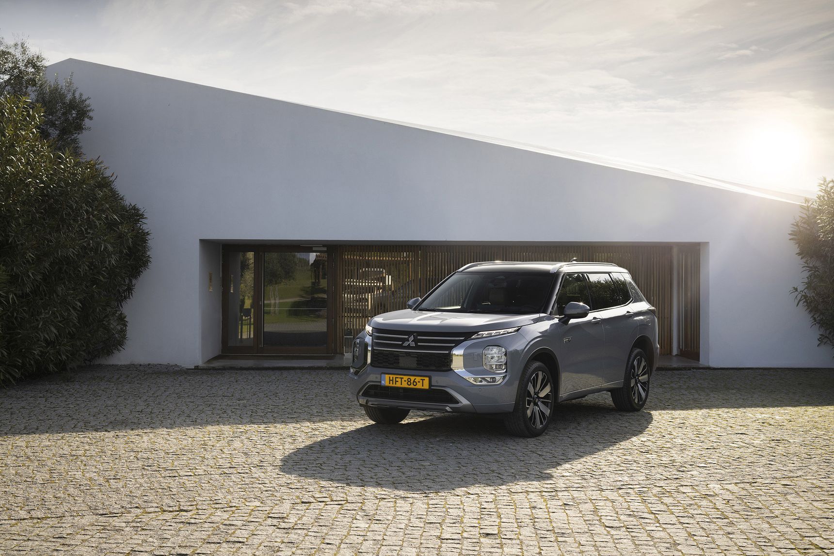 New-Mitsubishi-Outlander-PHEV-Moonstone-Grey-Wallpaper-HD