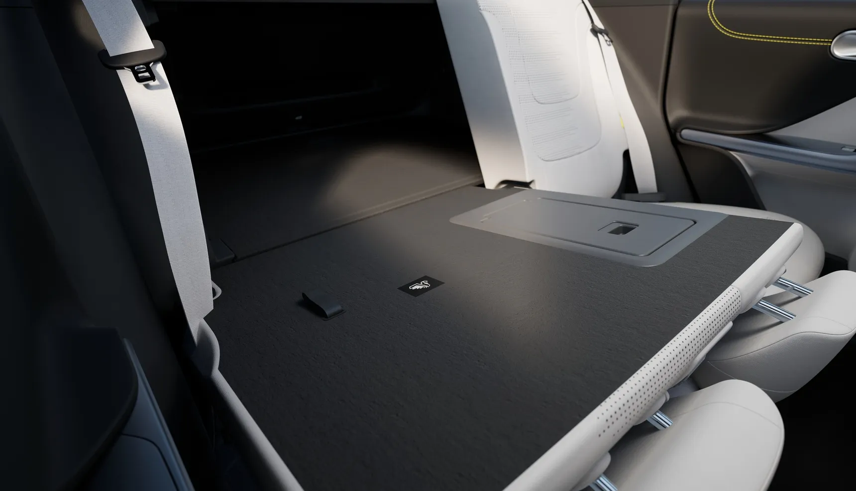 eu-pro-lightning-metablack-lumenyellow-int-012-rearlegroomopenconsole-urban