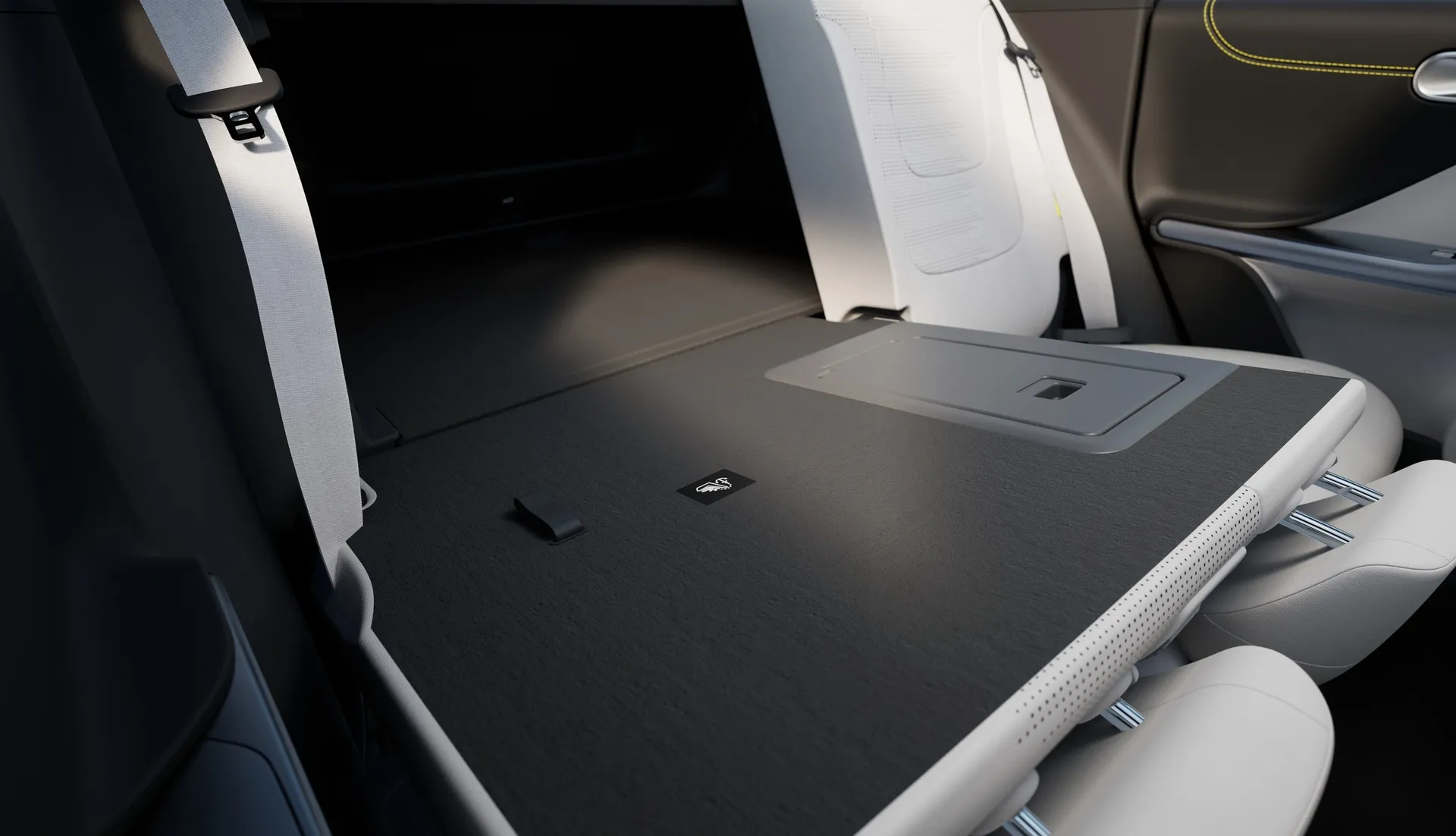 eu-pro-lightning-metablack-lumenyellow-int-012-rearlegroomopenconsole-urban