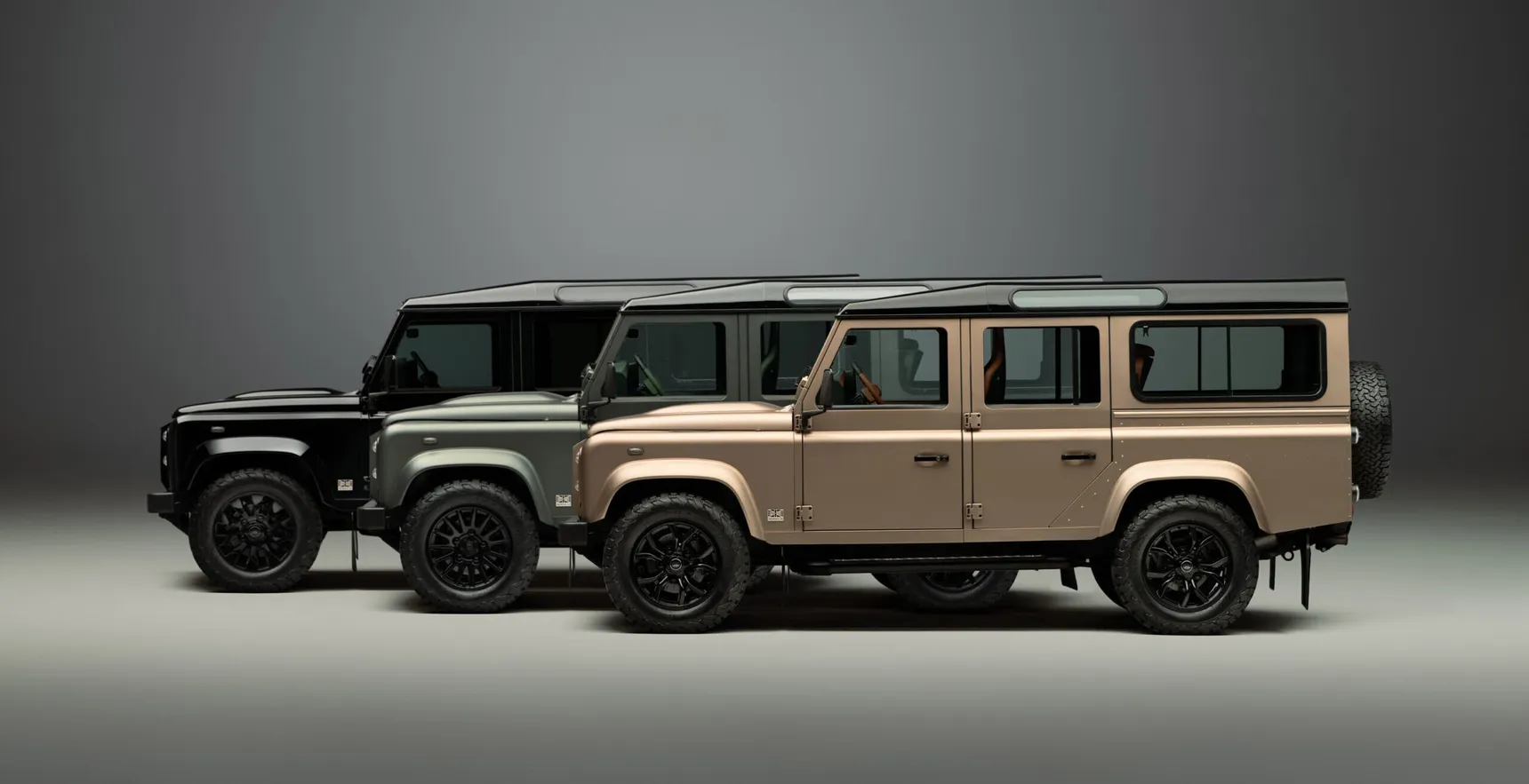 Classic_Defender_V8_Defender_OCTA_NarvikBlack_FaroeGreen_PetraCopper