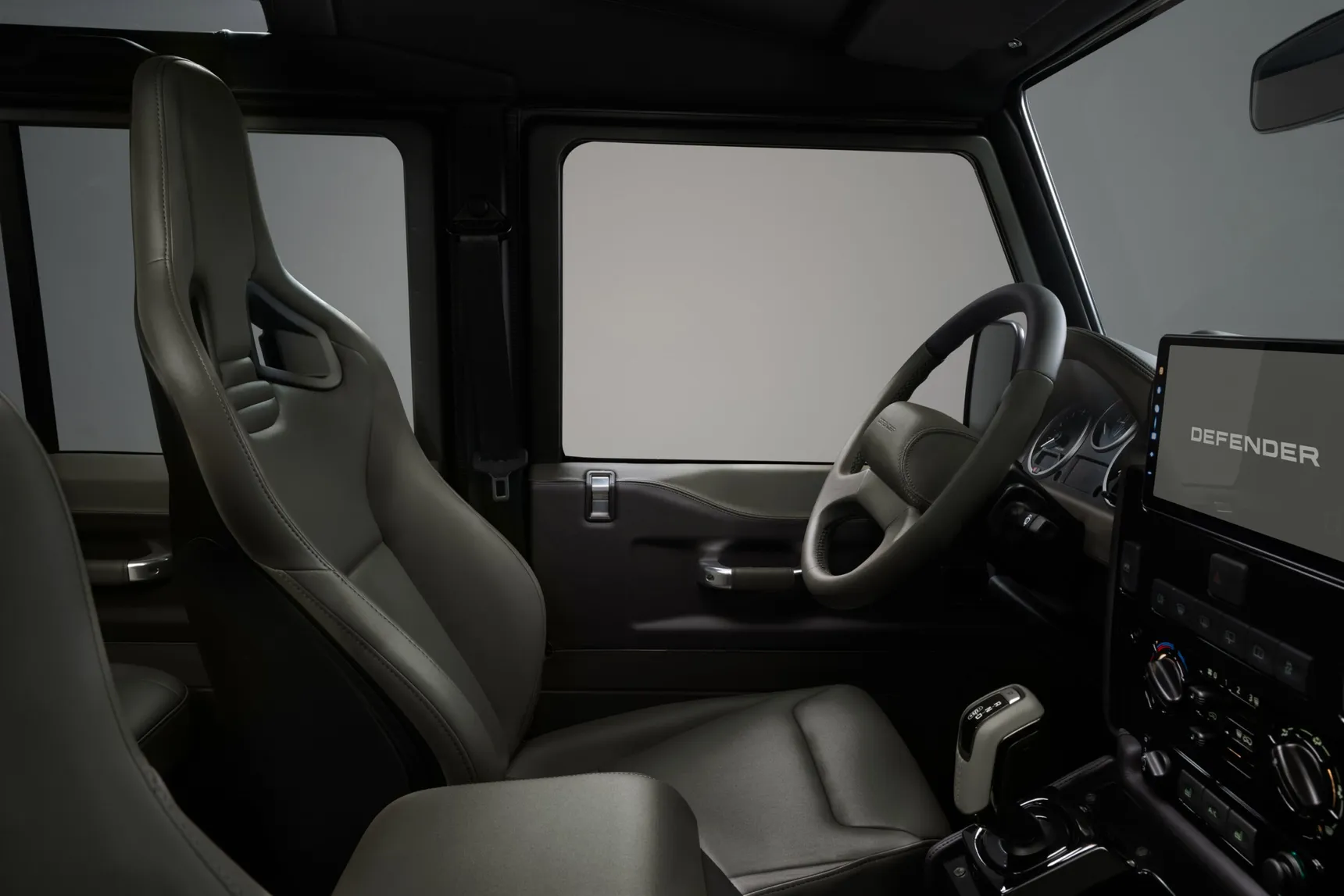 Classic_Defender_V8_Defender_OCTA_NarvikBlack_FaroeGreen_PetraCopper