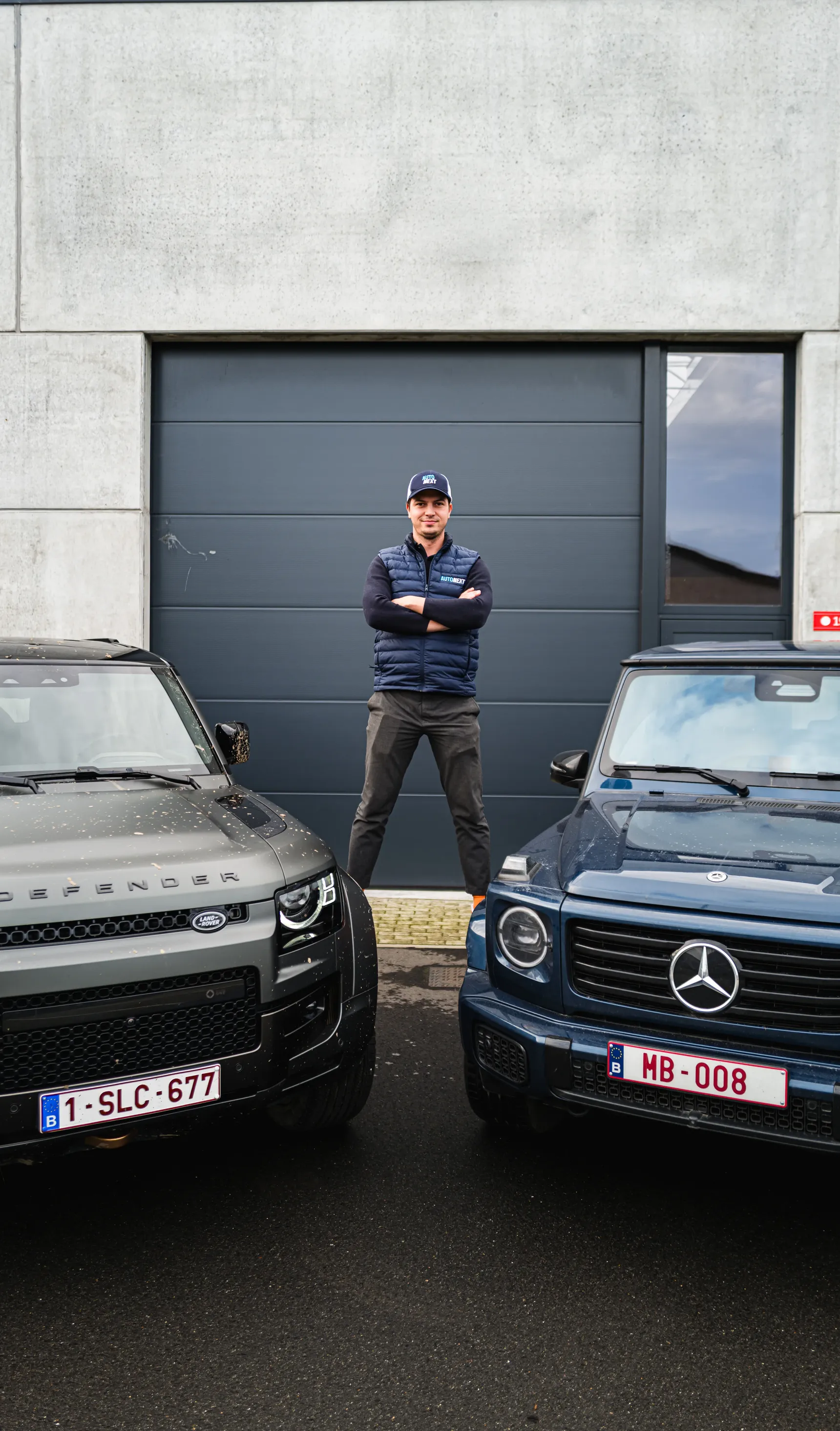 Defender Octa and Mercedes G-Class with Beau standing like Jean Claude Van Damme