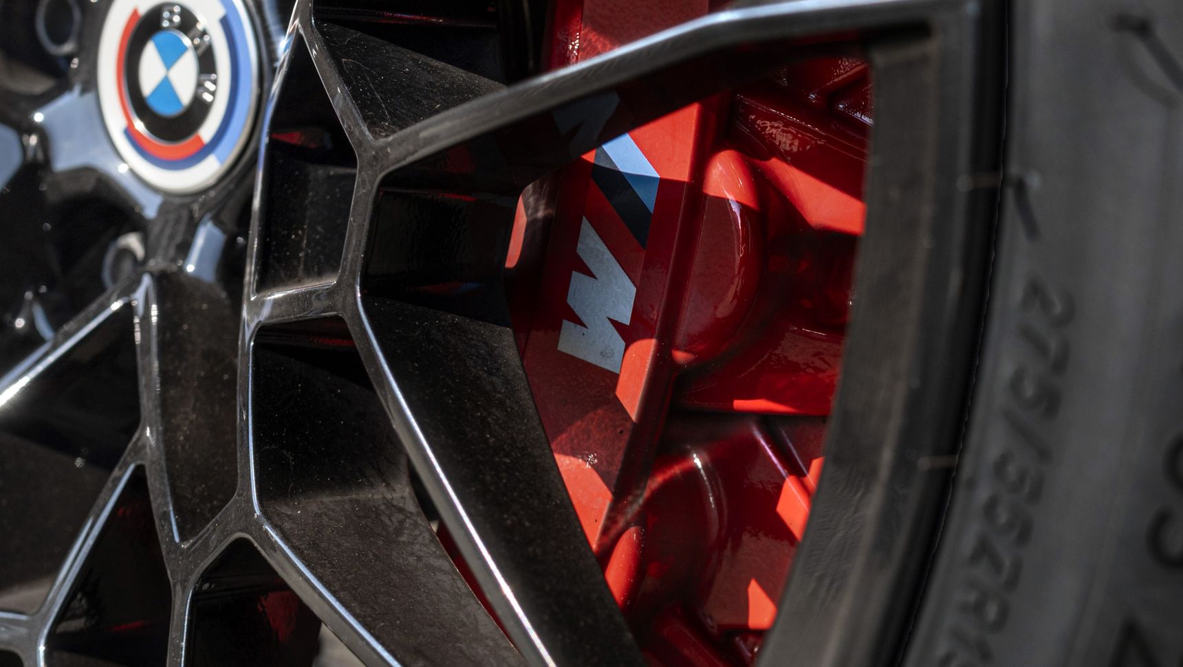 2023 BMW M3 Touring wheel iphone background brake calliper