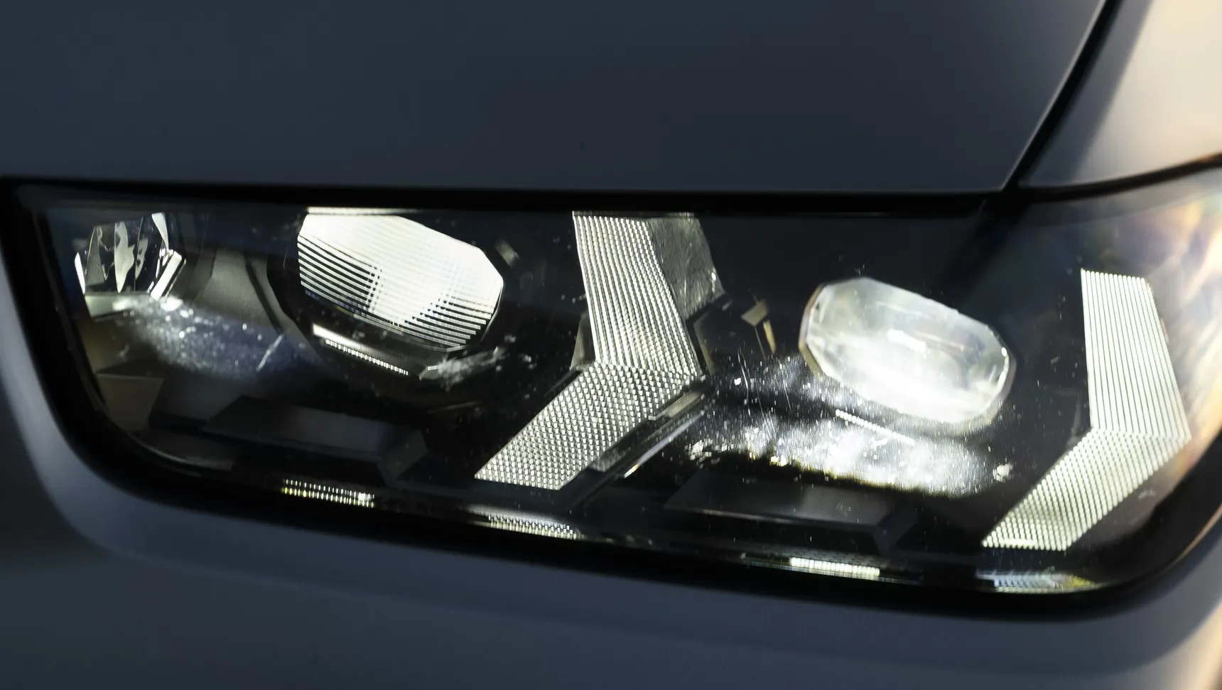 2025 BMW X5 M headlight