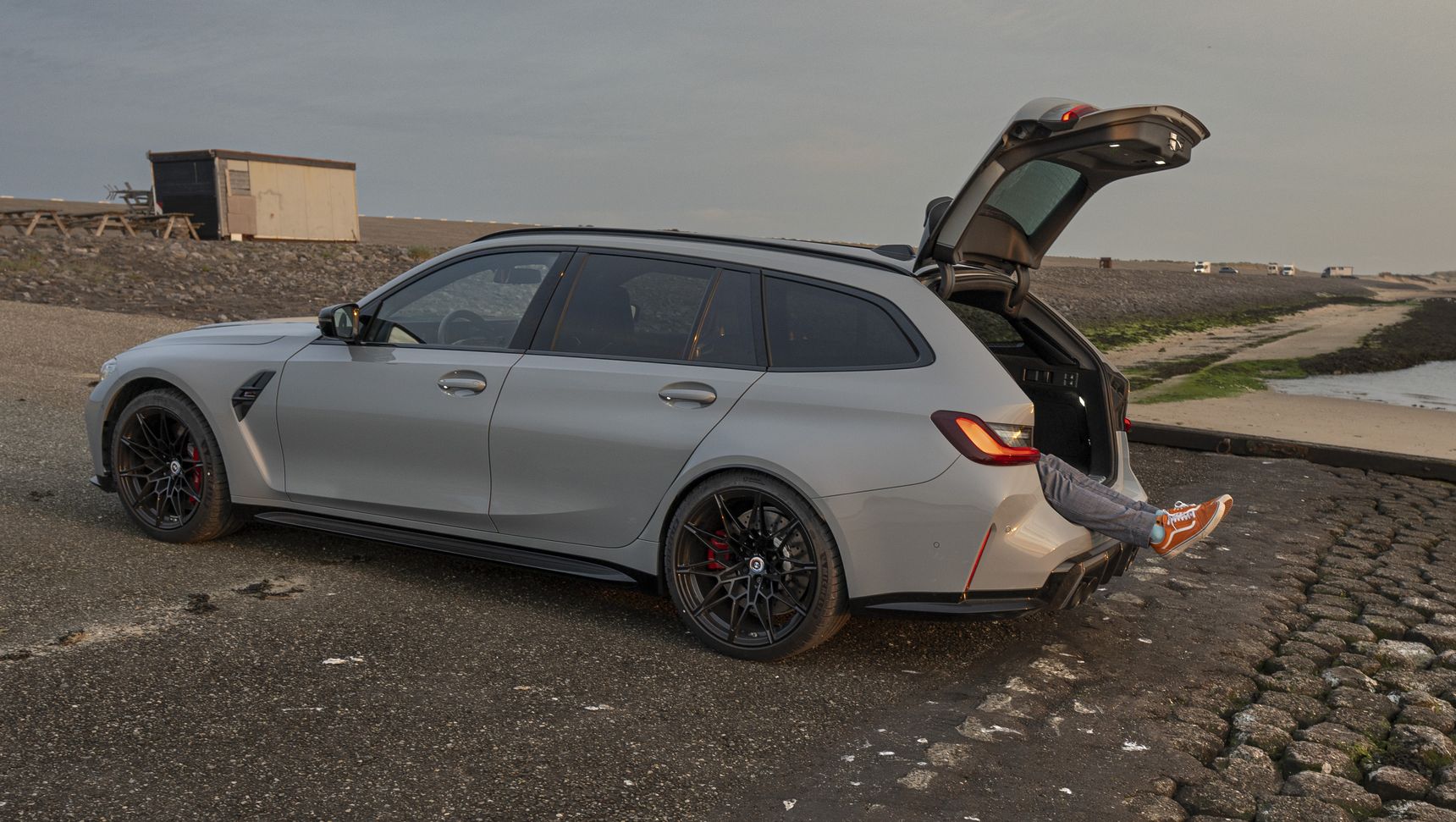 2023 BMW M3 Touring iphone background trunk side