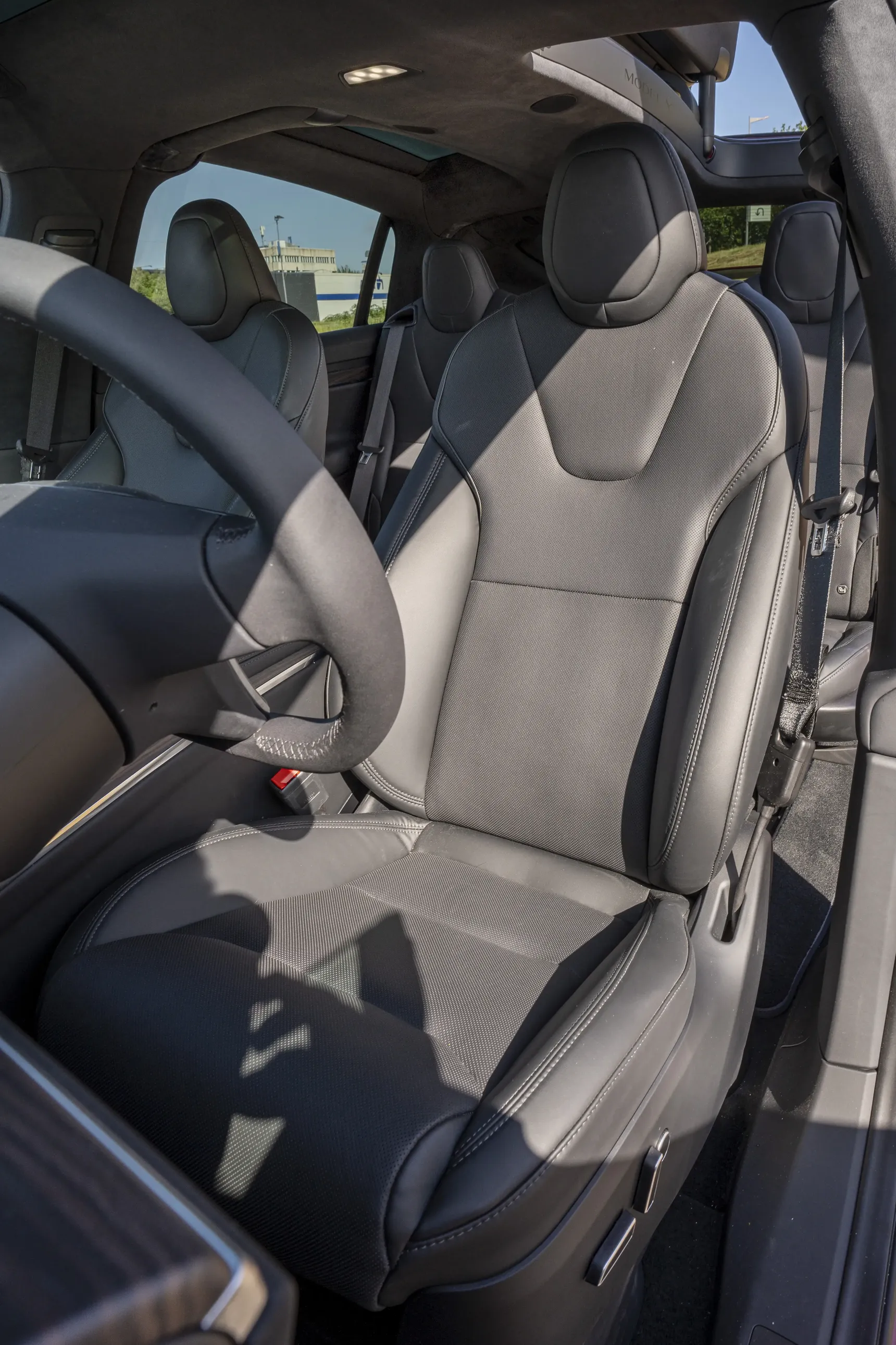 2024 Tesla Model X Long Range Red seats