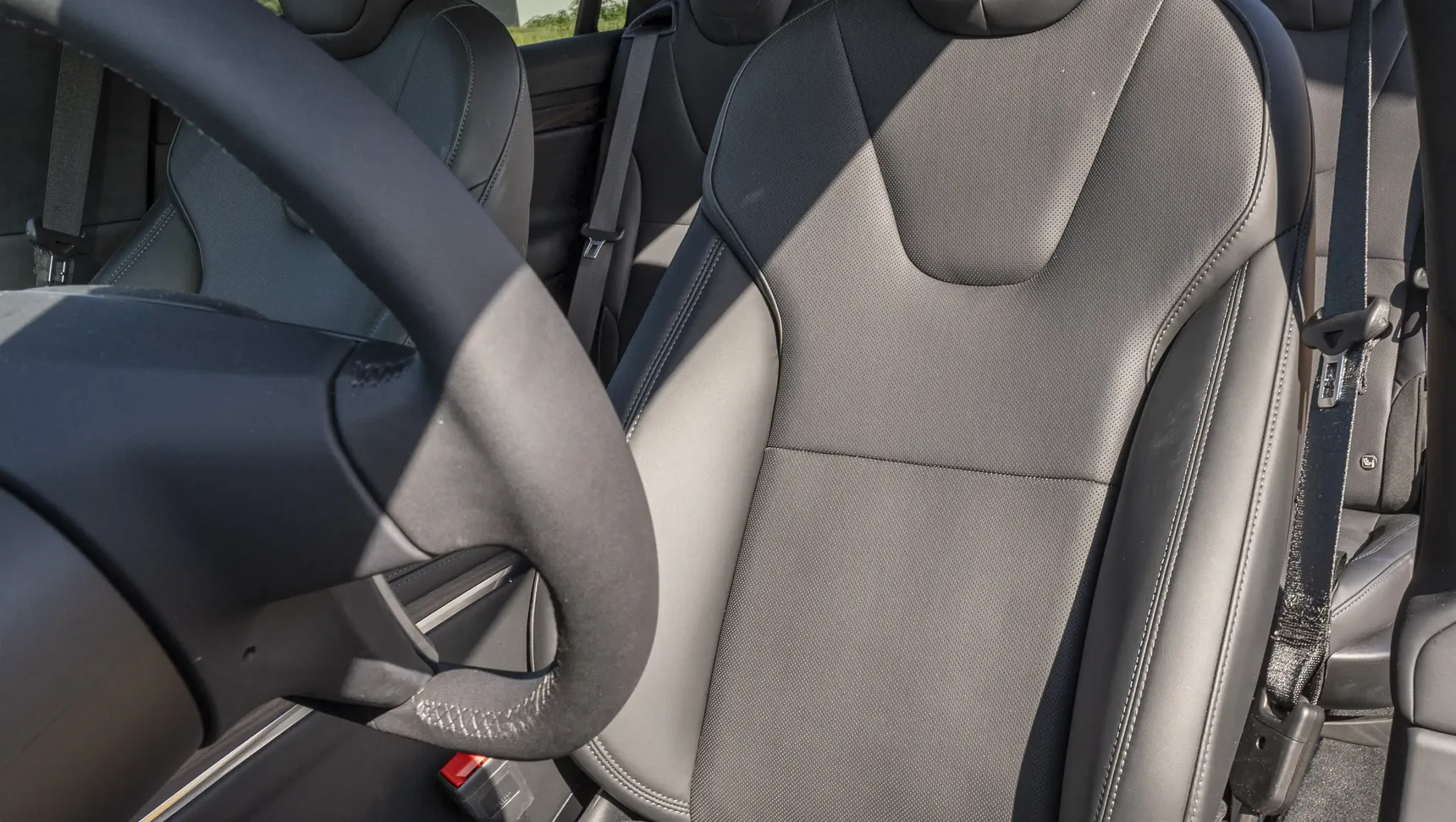 2024 Tesla Model X Long Range Red seats