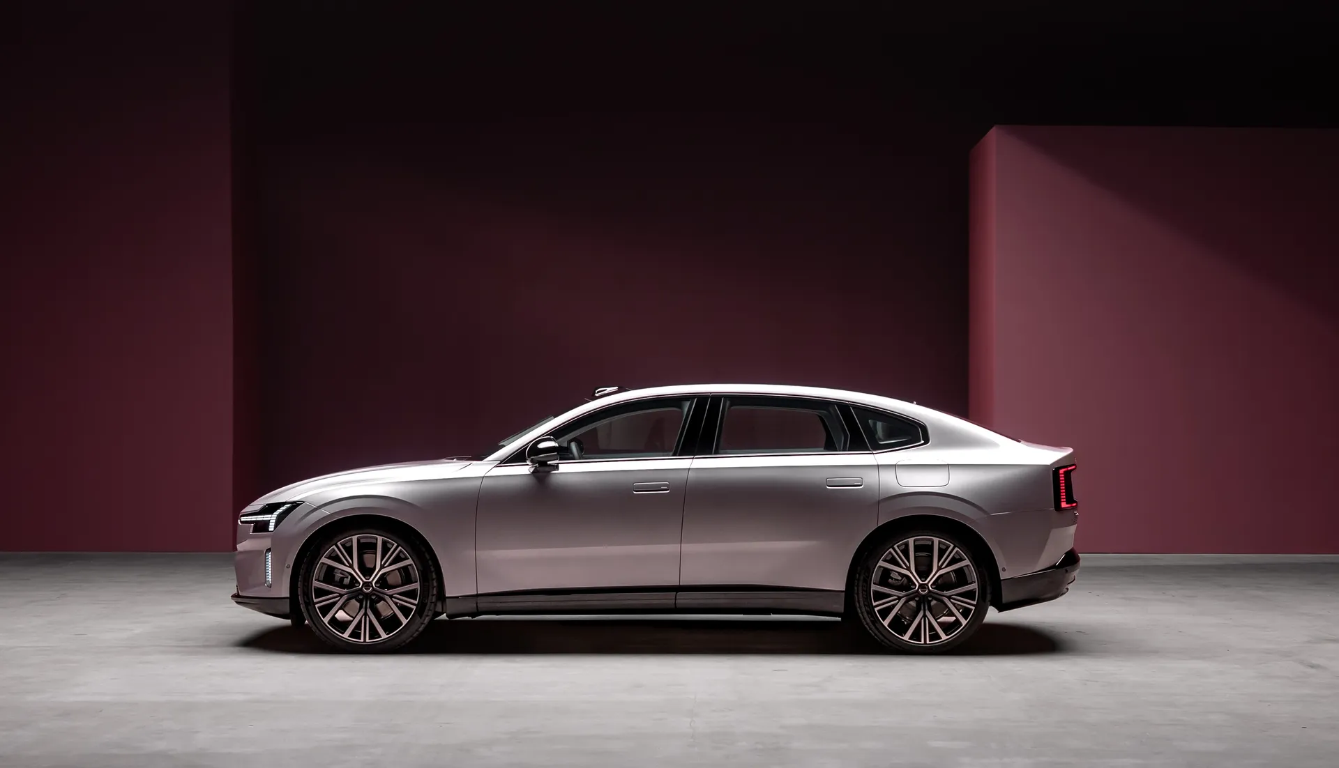 2025_Volvo_ES90_Exterior_HD