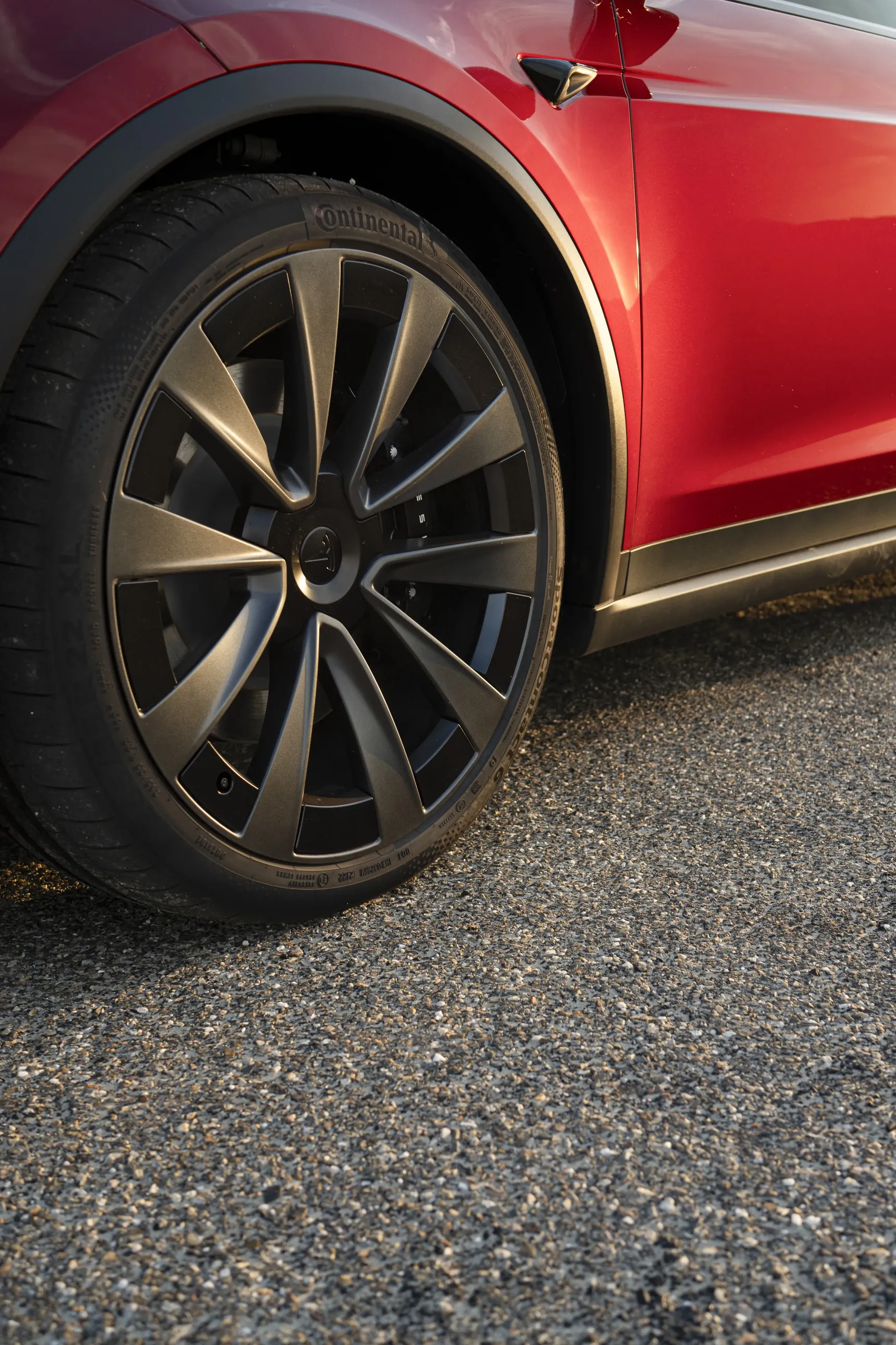 2024 Tesla Model X Long Range Red wheel detail