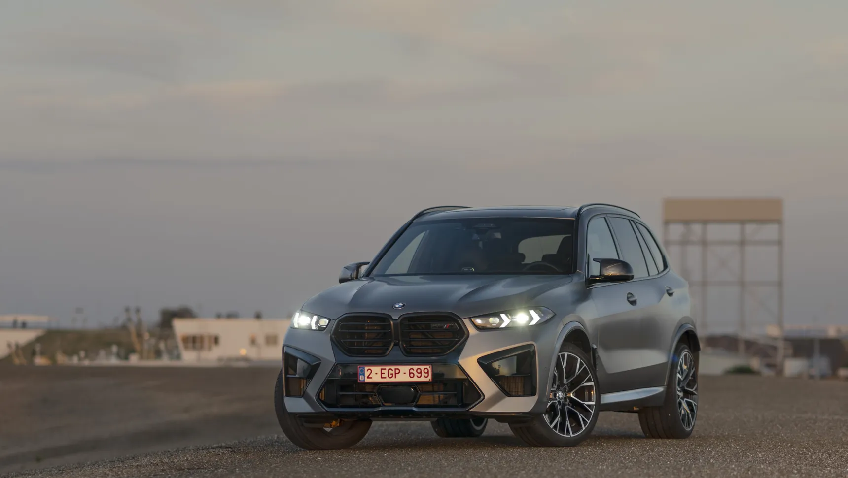 2025 BMW X5 M iphone background front