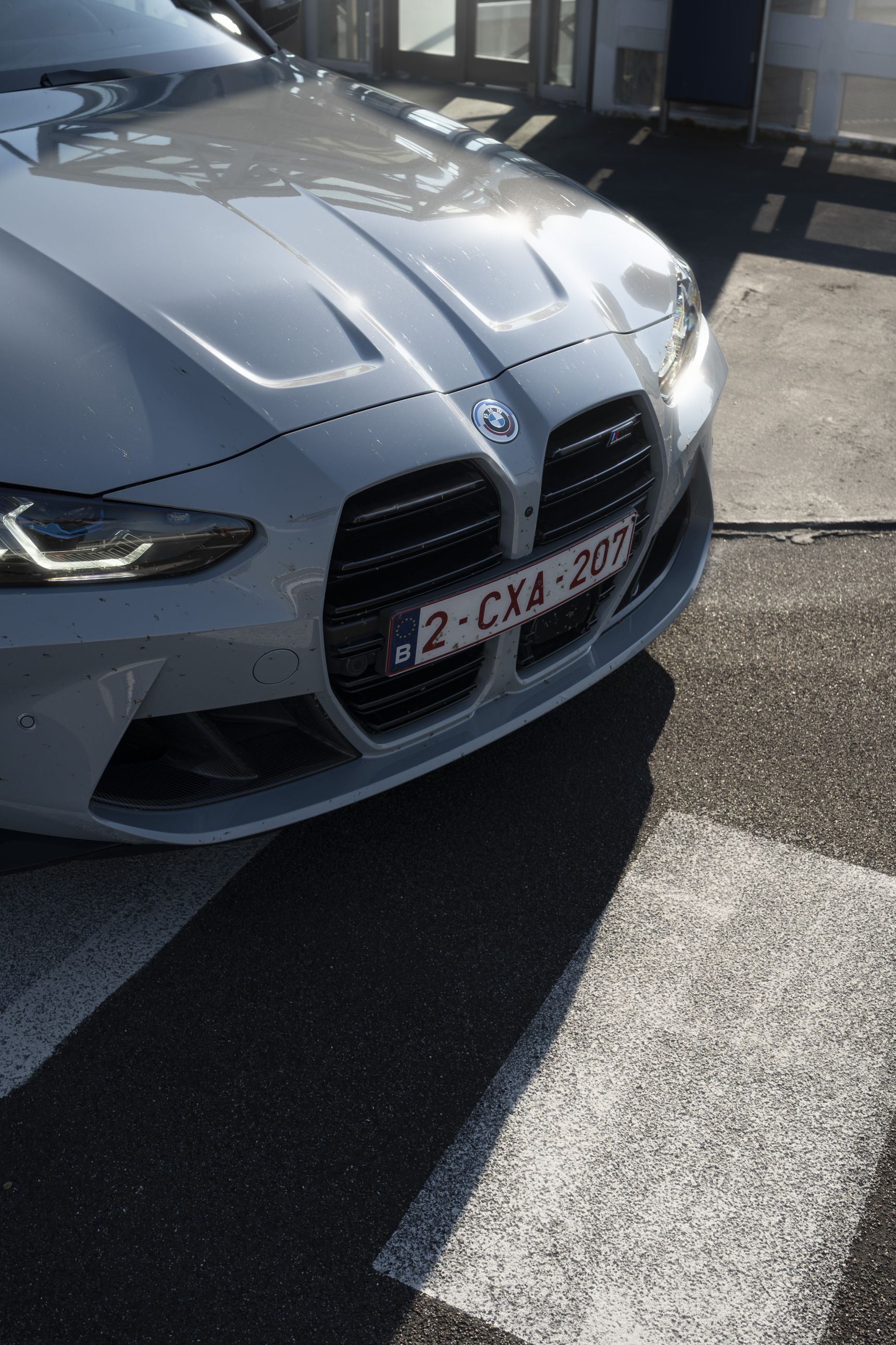 2023 BMW M3 Touring front grille iphone background