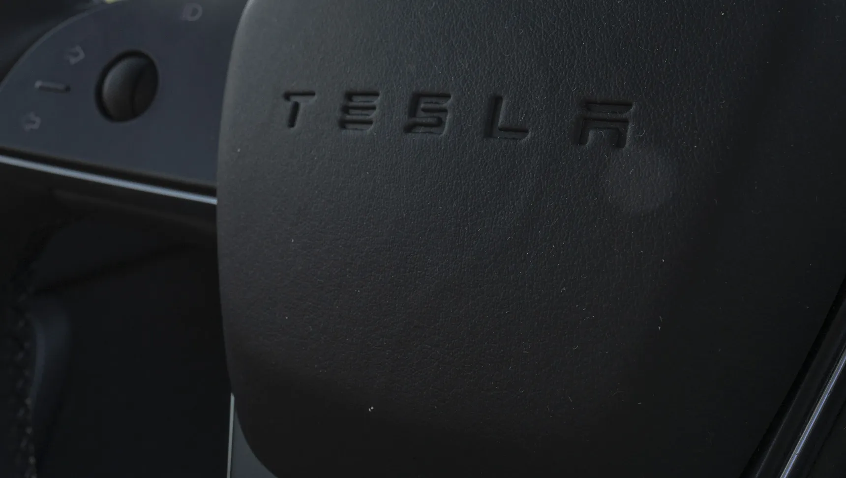 2024 Tesla Model X Long Range Red Steering Wheel interior