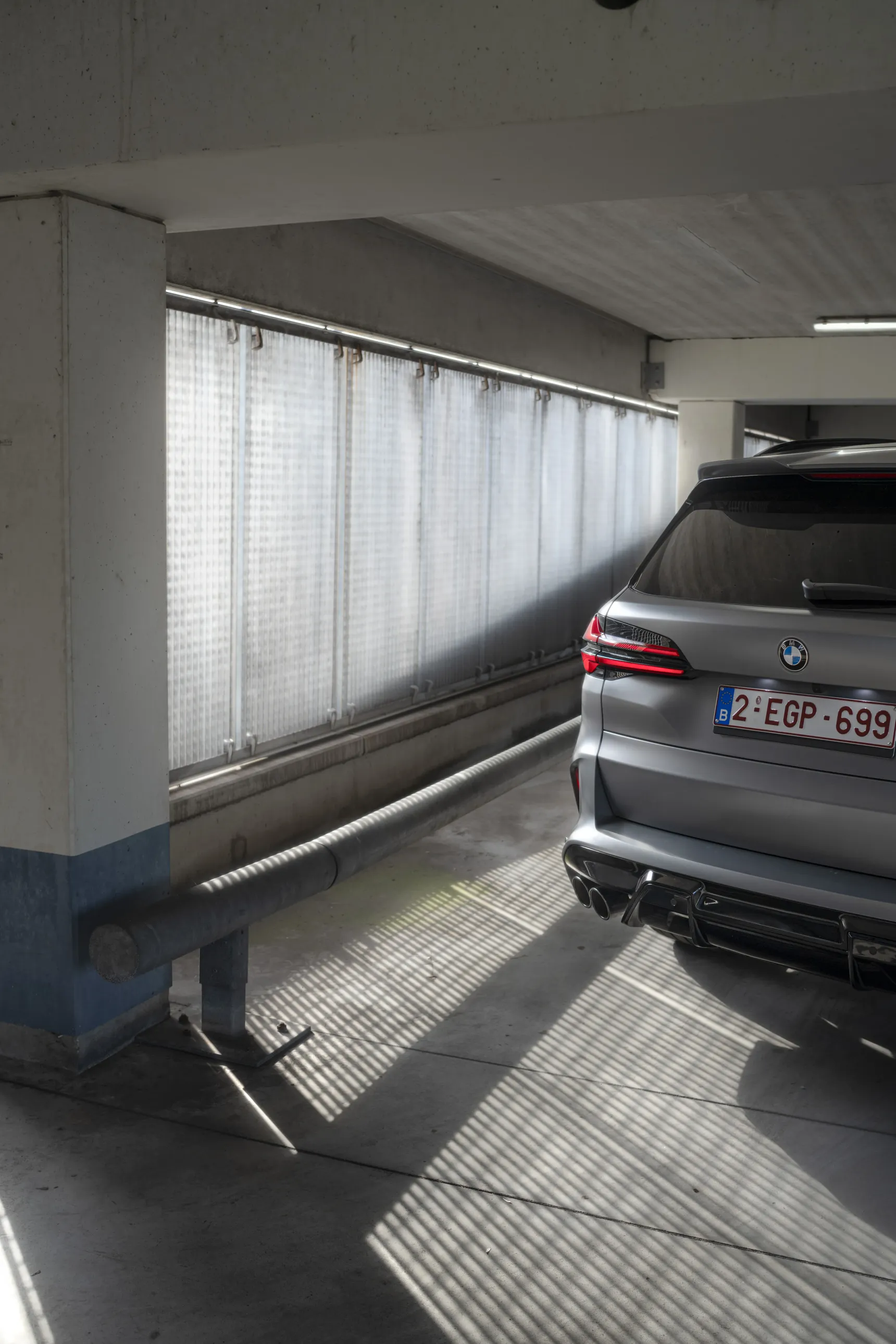 2025 BMW X5 M iphone background exhaust