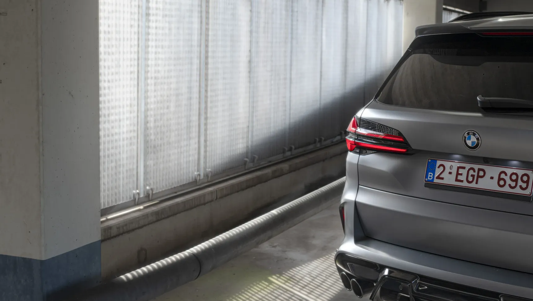 2025 BMW X5 M iphone background exhaust