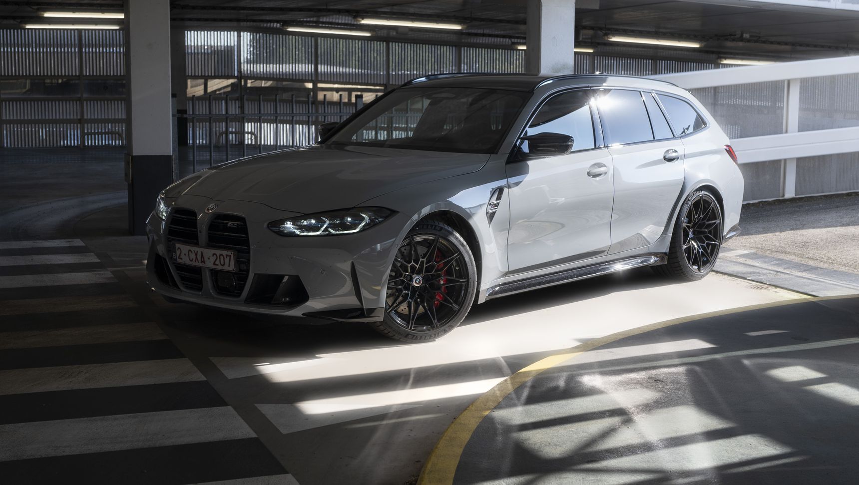 2023 BMW M3 Touring iphone background front 3/4