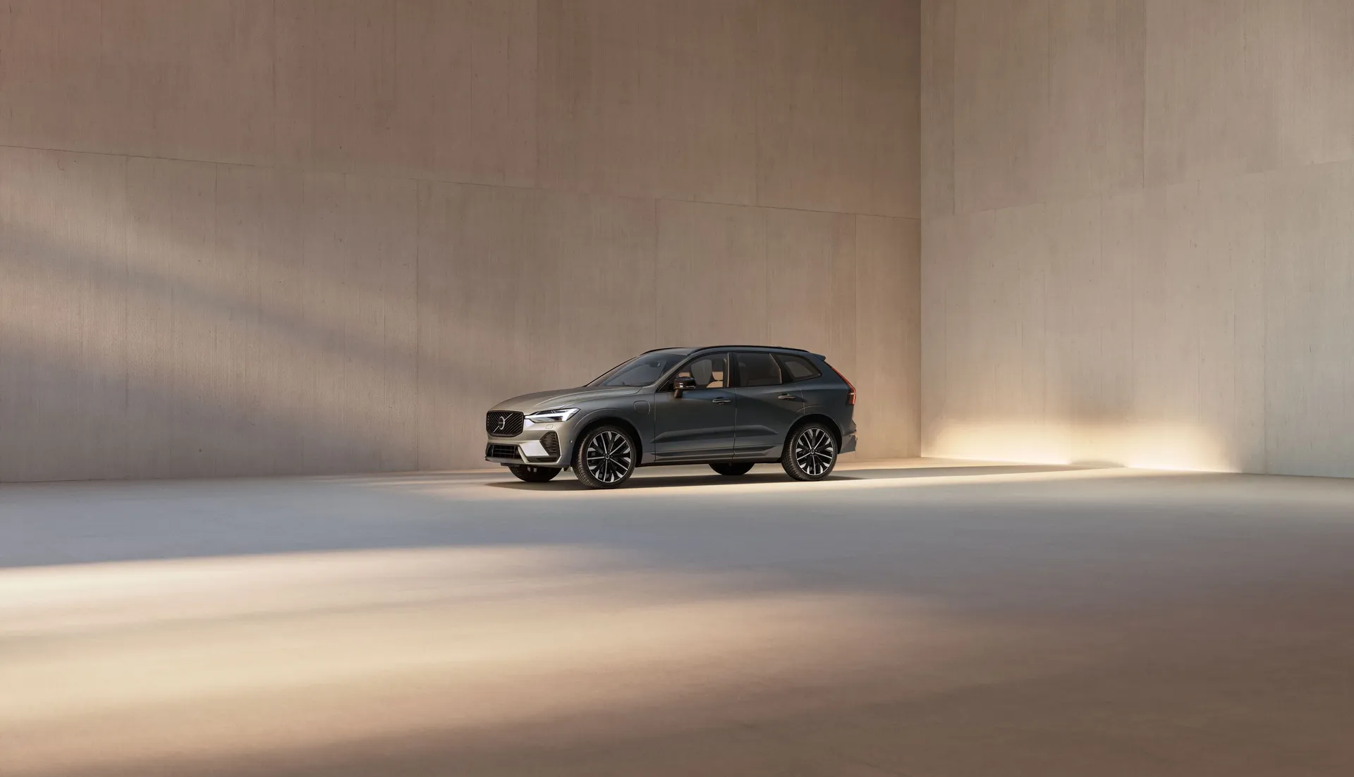 2025_Refreshed_Volvo_XC60_Exterior_HD