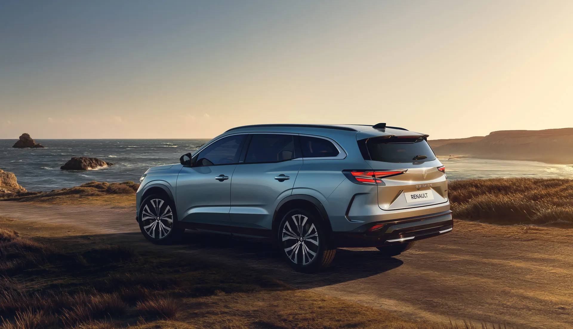 2025_New_Renault_Espace_Side_Rear_View_HD