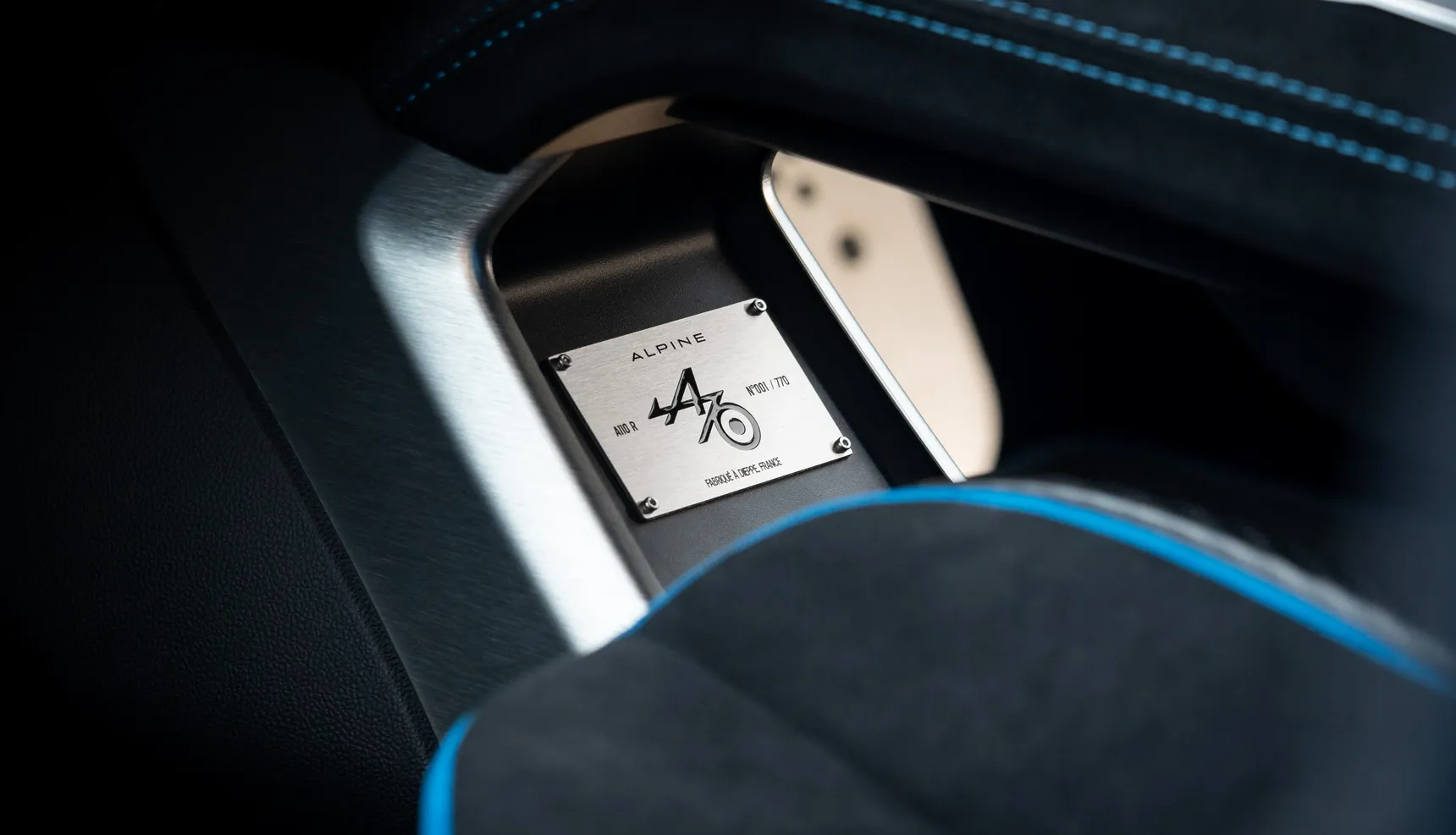 2025_ALPINE_A110R70_Interior