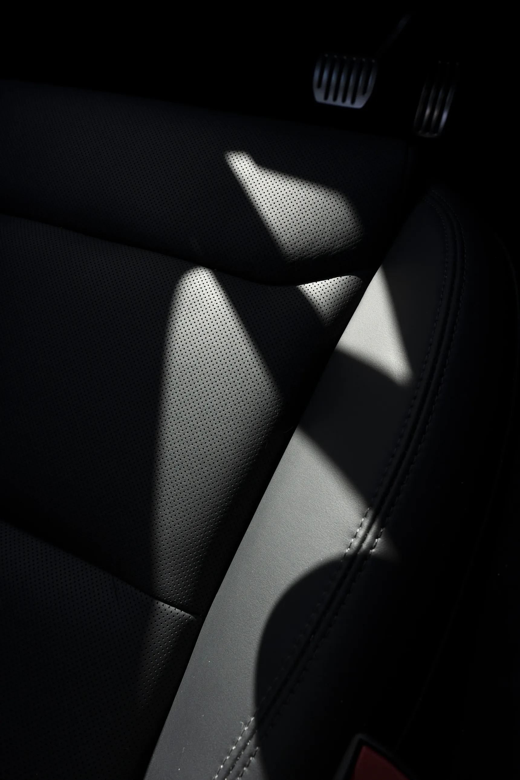 2024 Tesla Model X Long Range Red seats pedals