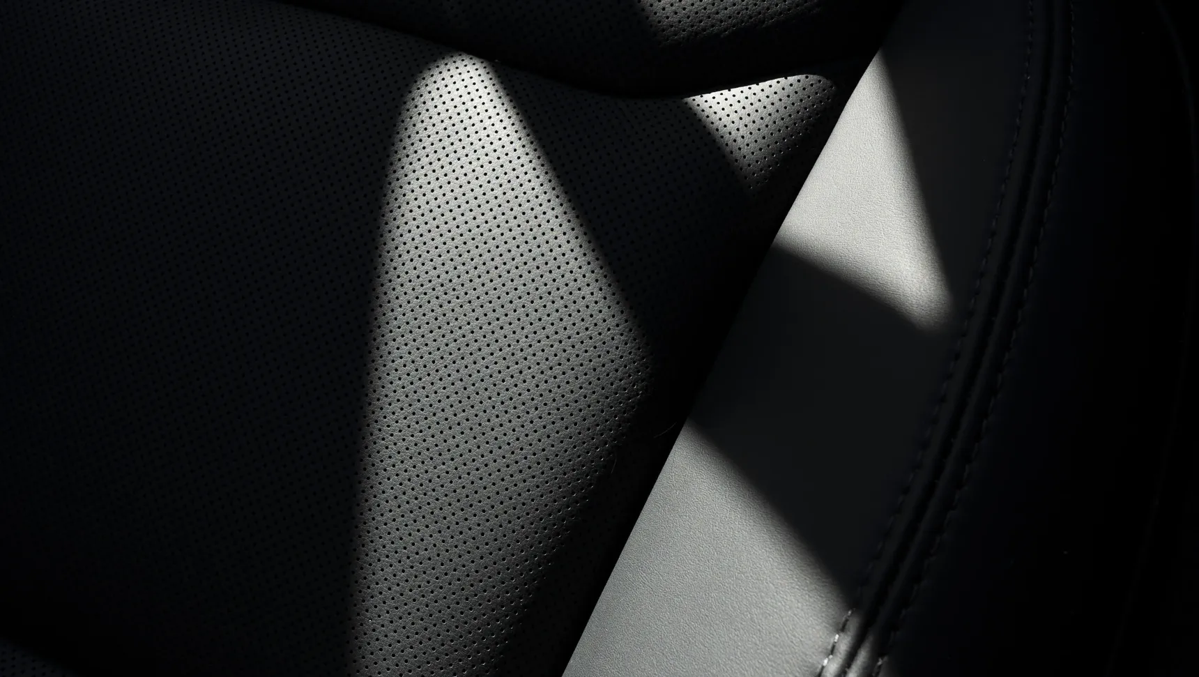 2024 Tesla Model X Long Range Red seats pedals