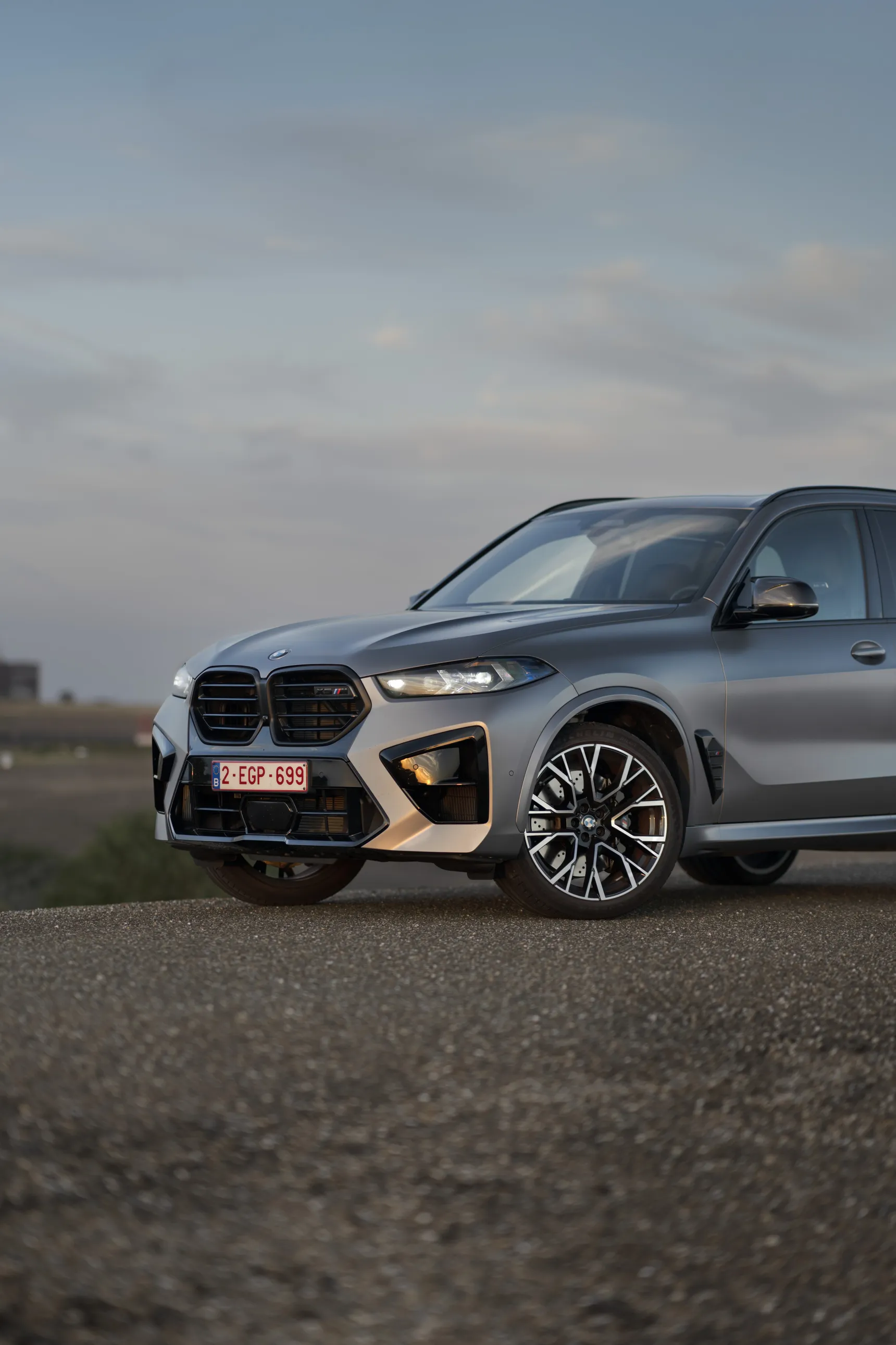 2025 BMW X5 M iphone background side wheel